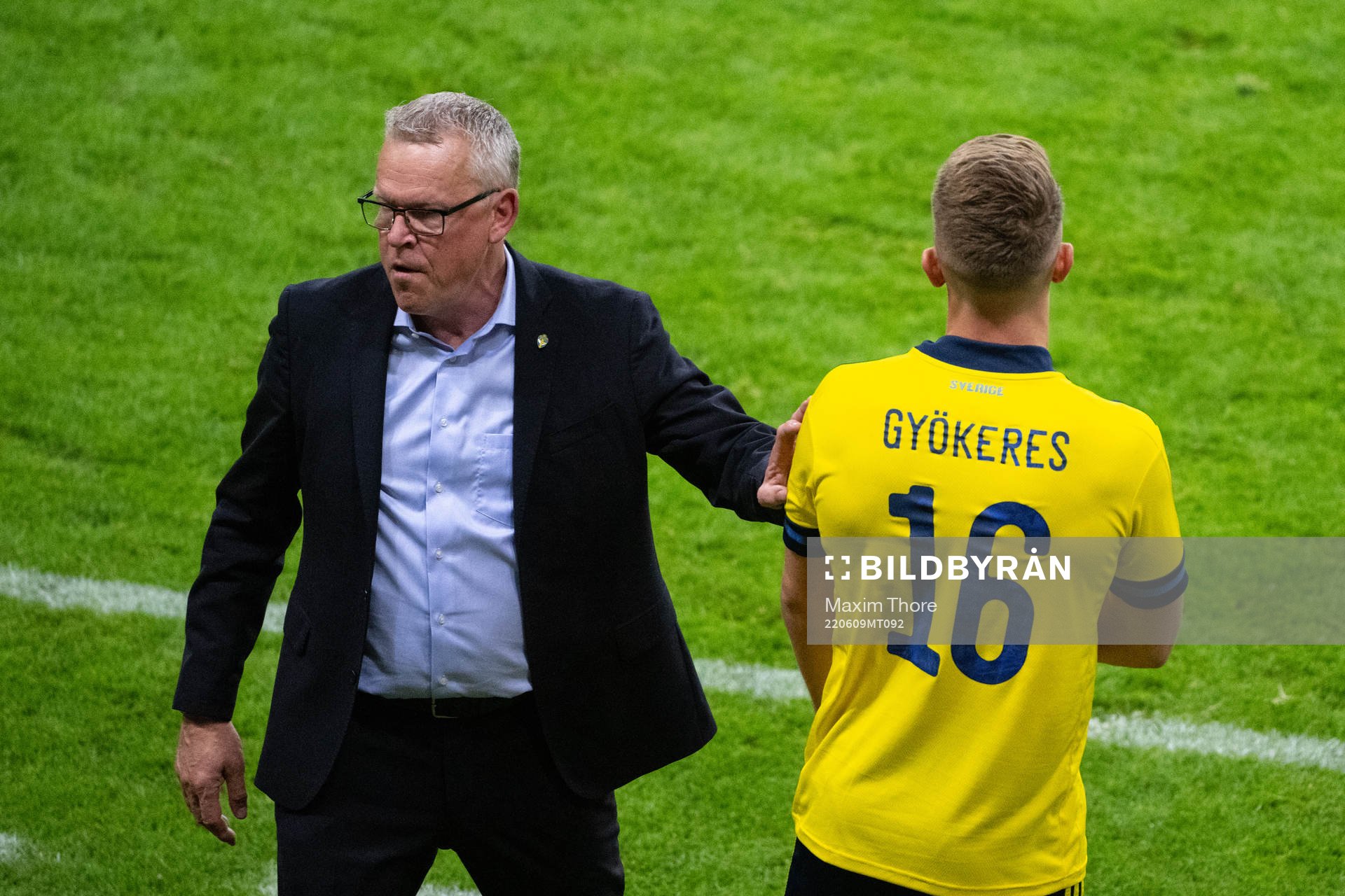 Head coach Janne Andersson and Viktor Gyökeres of Sweden