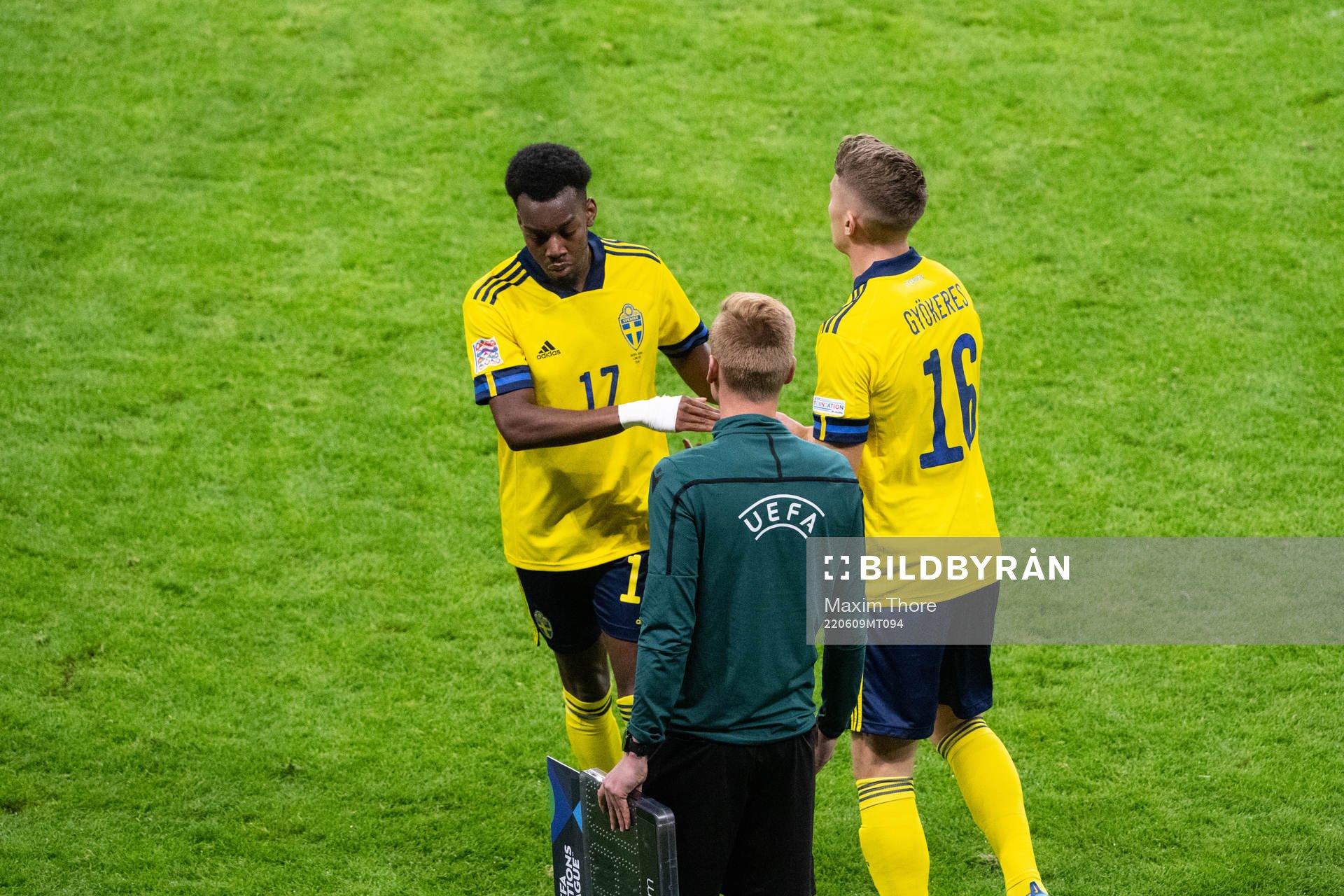 Viktor Gyökeres changes with Anthony Elanga of Sweden