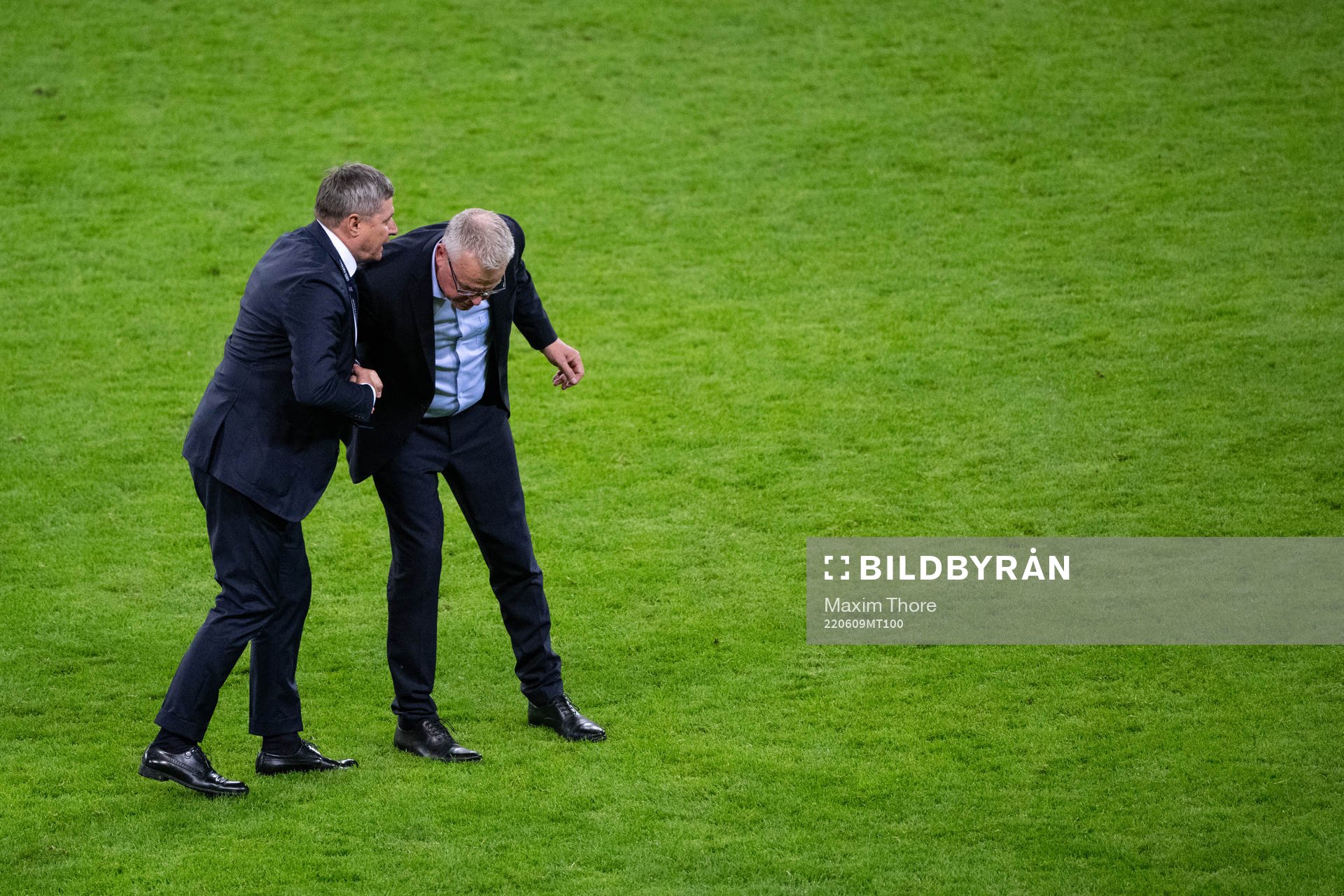 Head coach Dragan Stojkovic of Serbia and head coach Janne