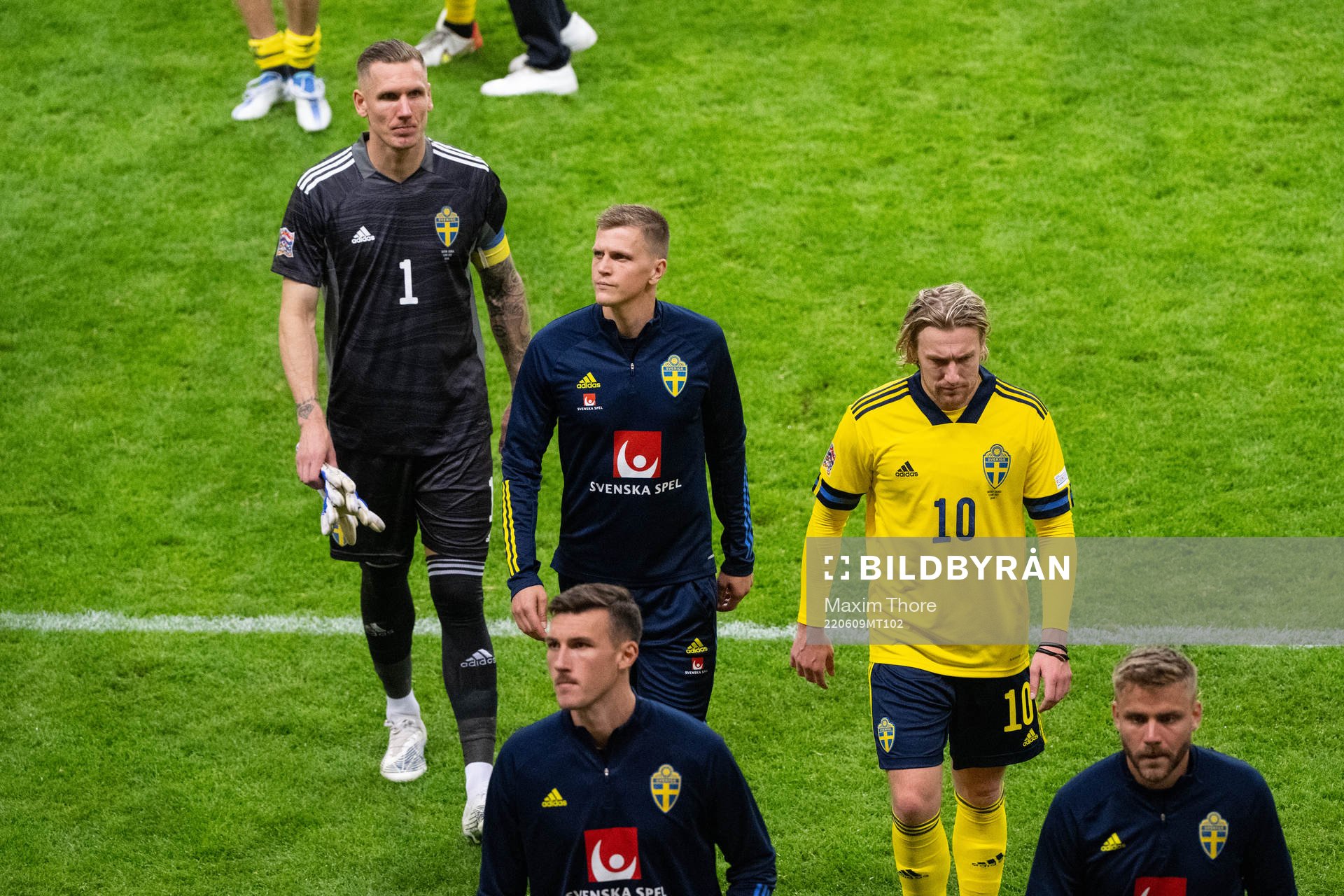 Goalkeeper Robin Olsen and Emil Forsberg look dejected