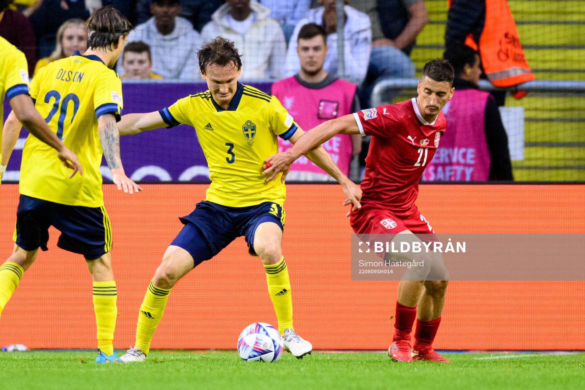 Hjalmar Ekdal of Sweden and Filip Duricic of Serbia during the Nations League football match between Sweden and Serbia on June 9, 2022 in Stockholm.