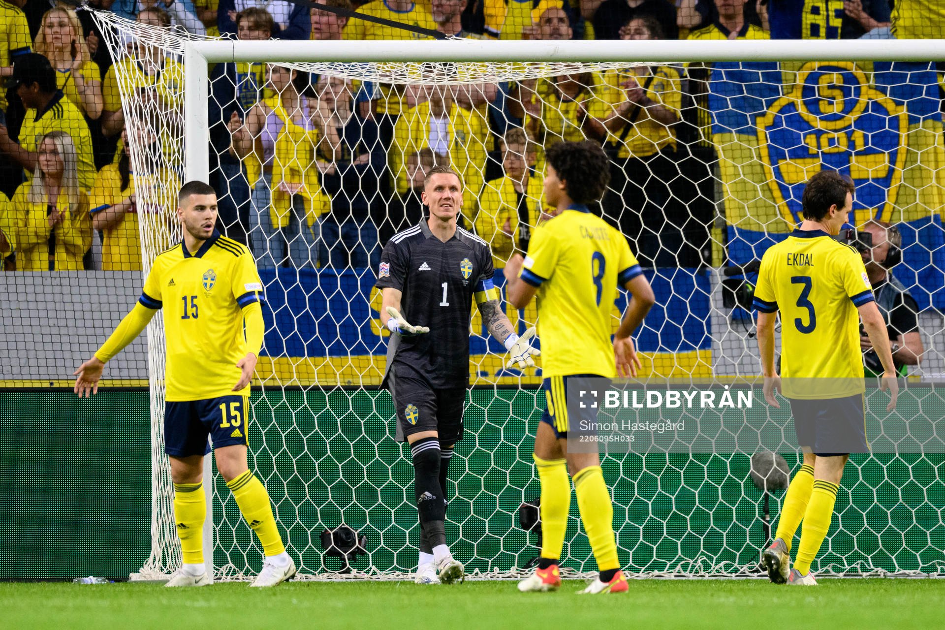Edvin Kurtulus and goalkeeper Robin Olsen of Sweden look