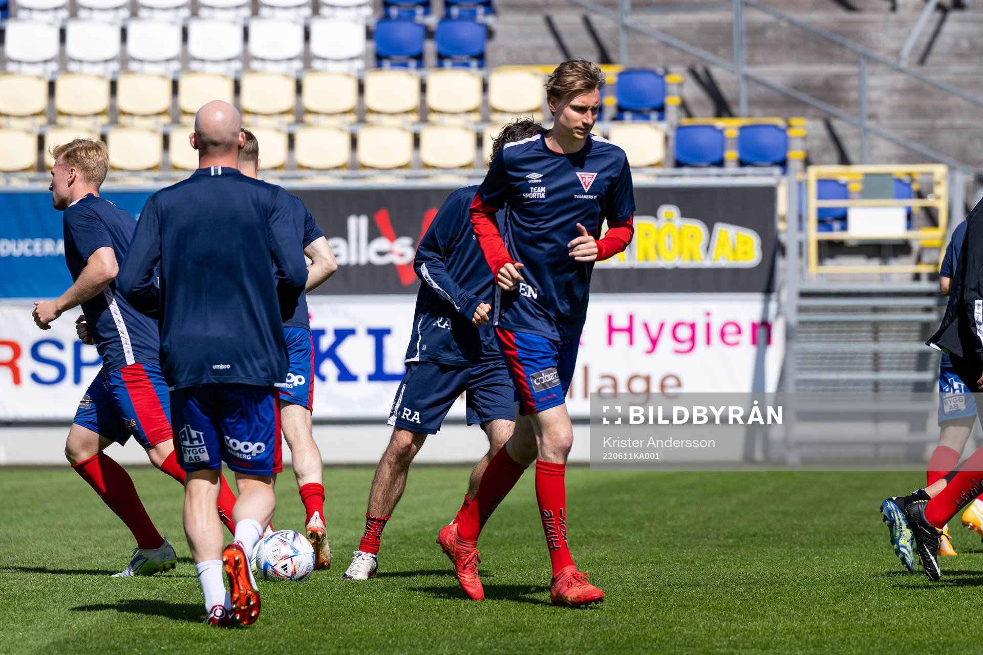 Tvååkers Eric Nilsson före fotbollsmatchen i Ettan
