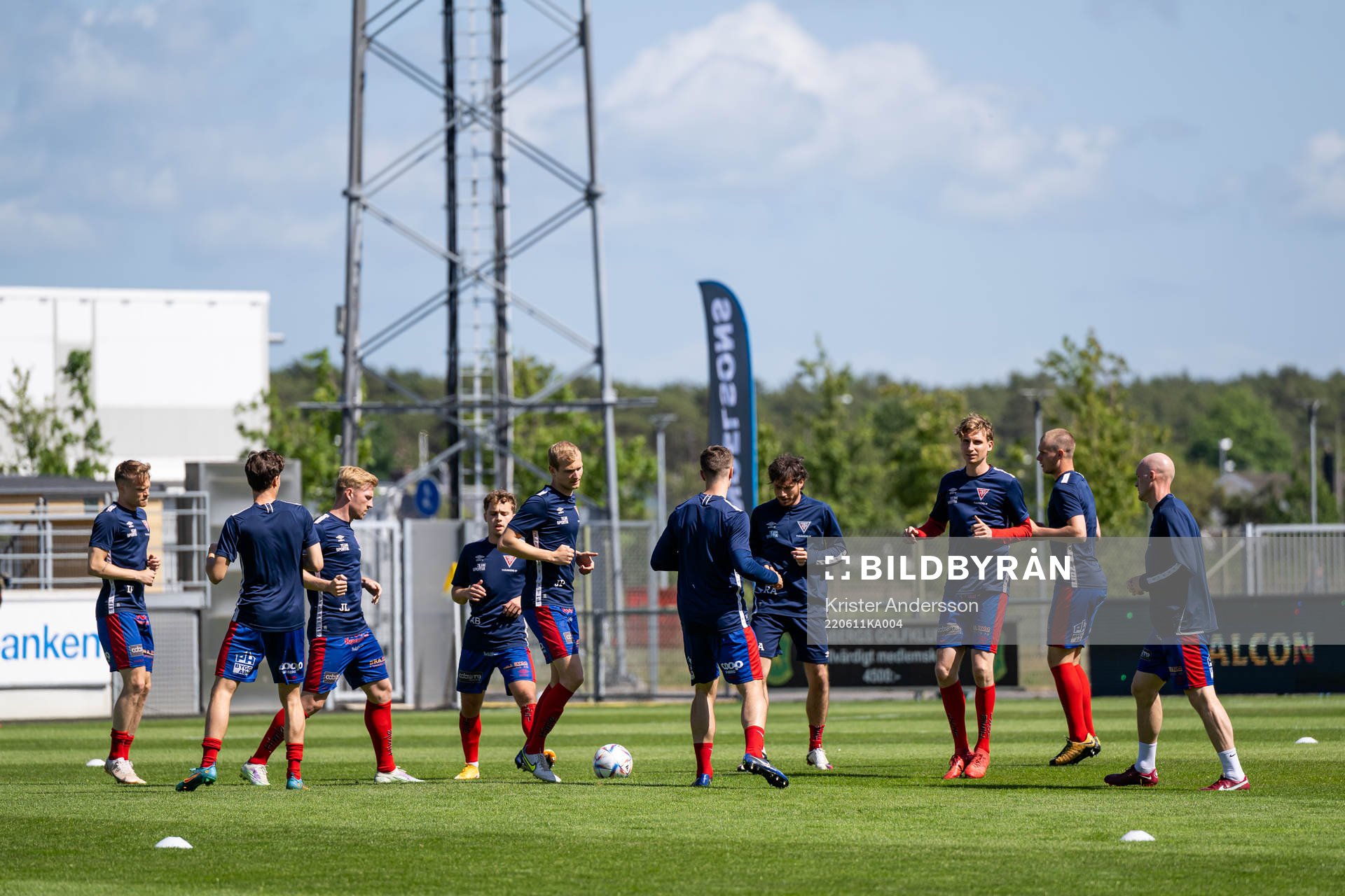Tvååkers spelare före fotbollsmatchen i Ettan södra