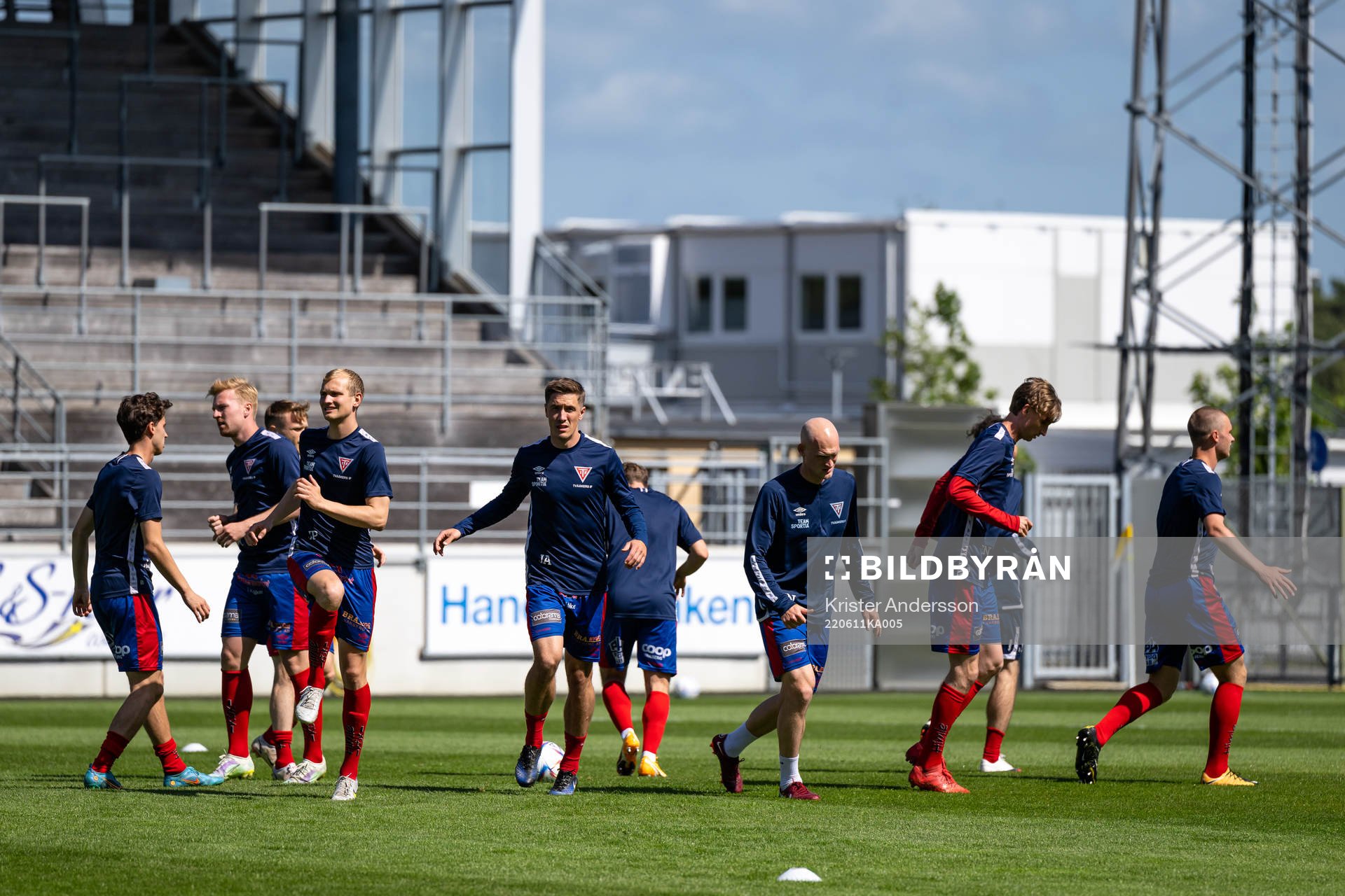 Tvååkers spelare före fotbollsmatchen i Ettan södra