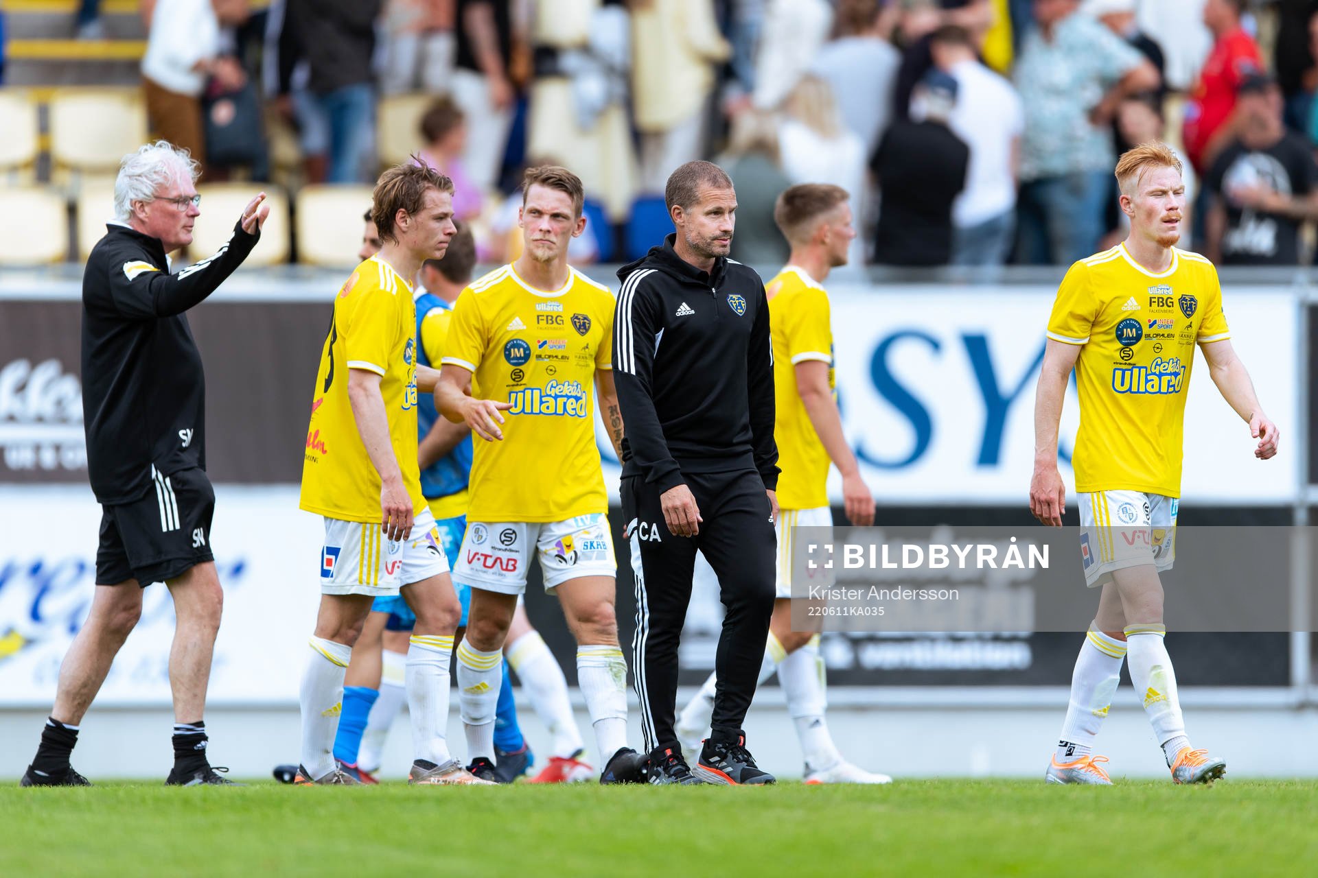 Falkenbergs spelare efter fotbollsmatchen i Ettan södra mellan Falkenberg och Tvååker den 11 juni 2022 i Falkenberg. 
