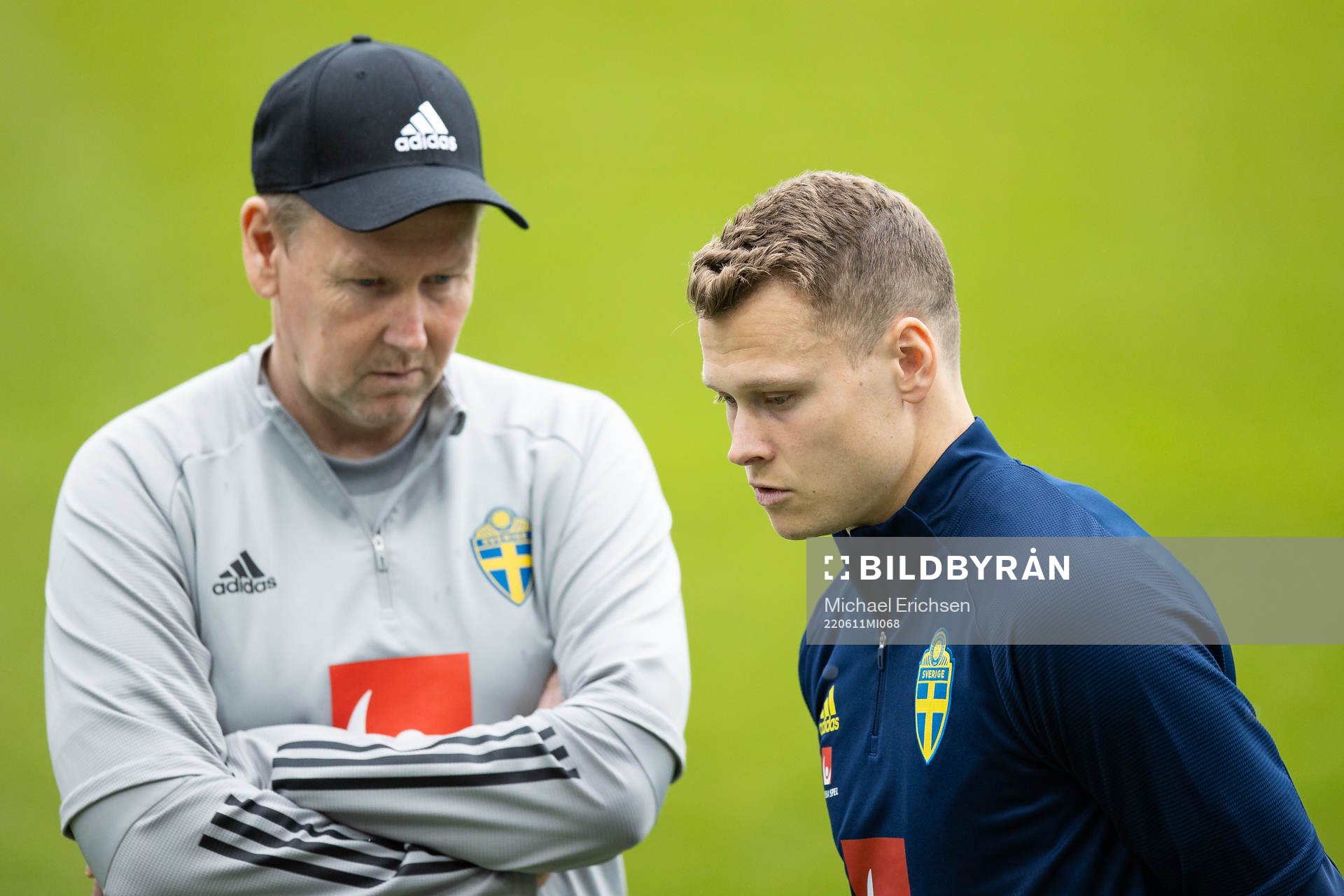 Assistant coach Peter Wettergren and Viktor Claesson of the