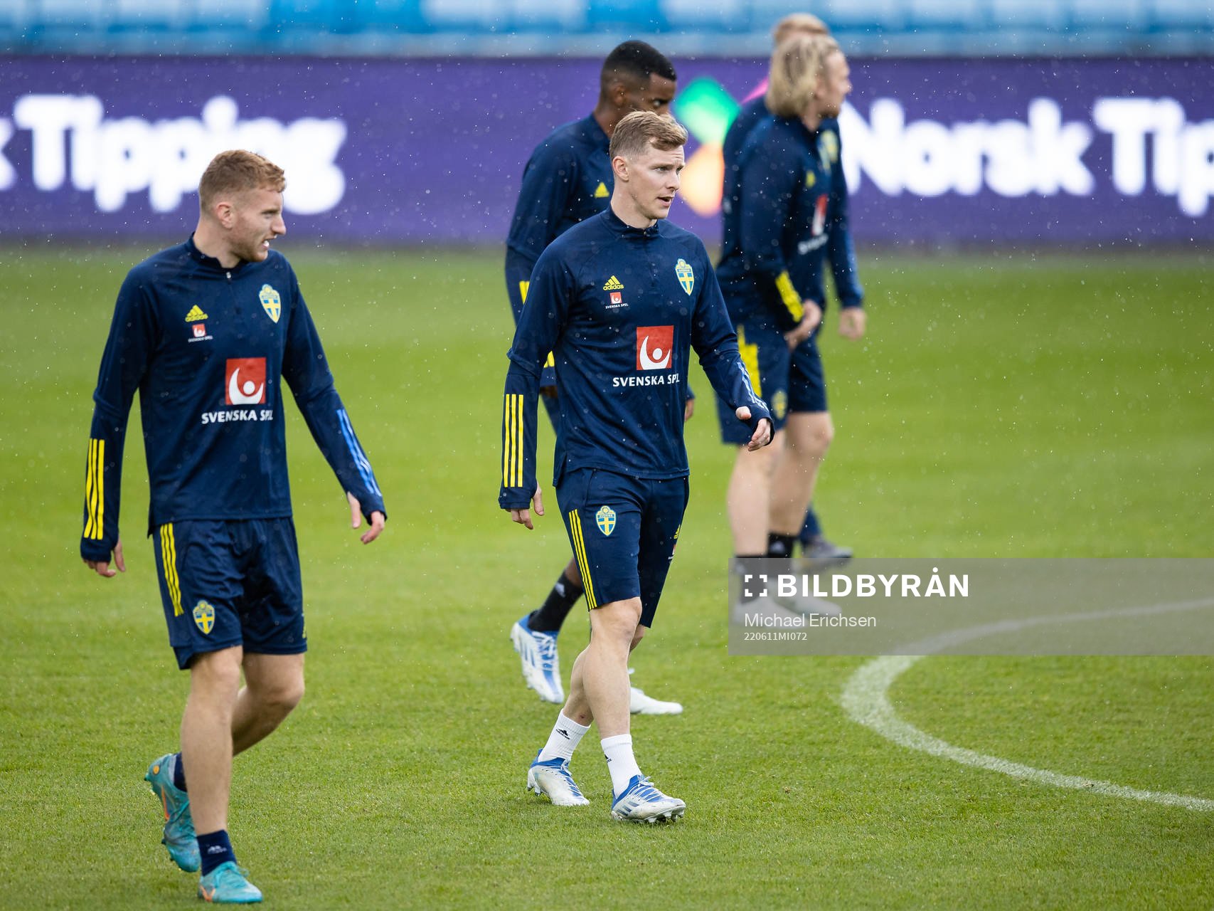 Dejan Kulusevski and Emil Krafth of the Swedish national