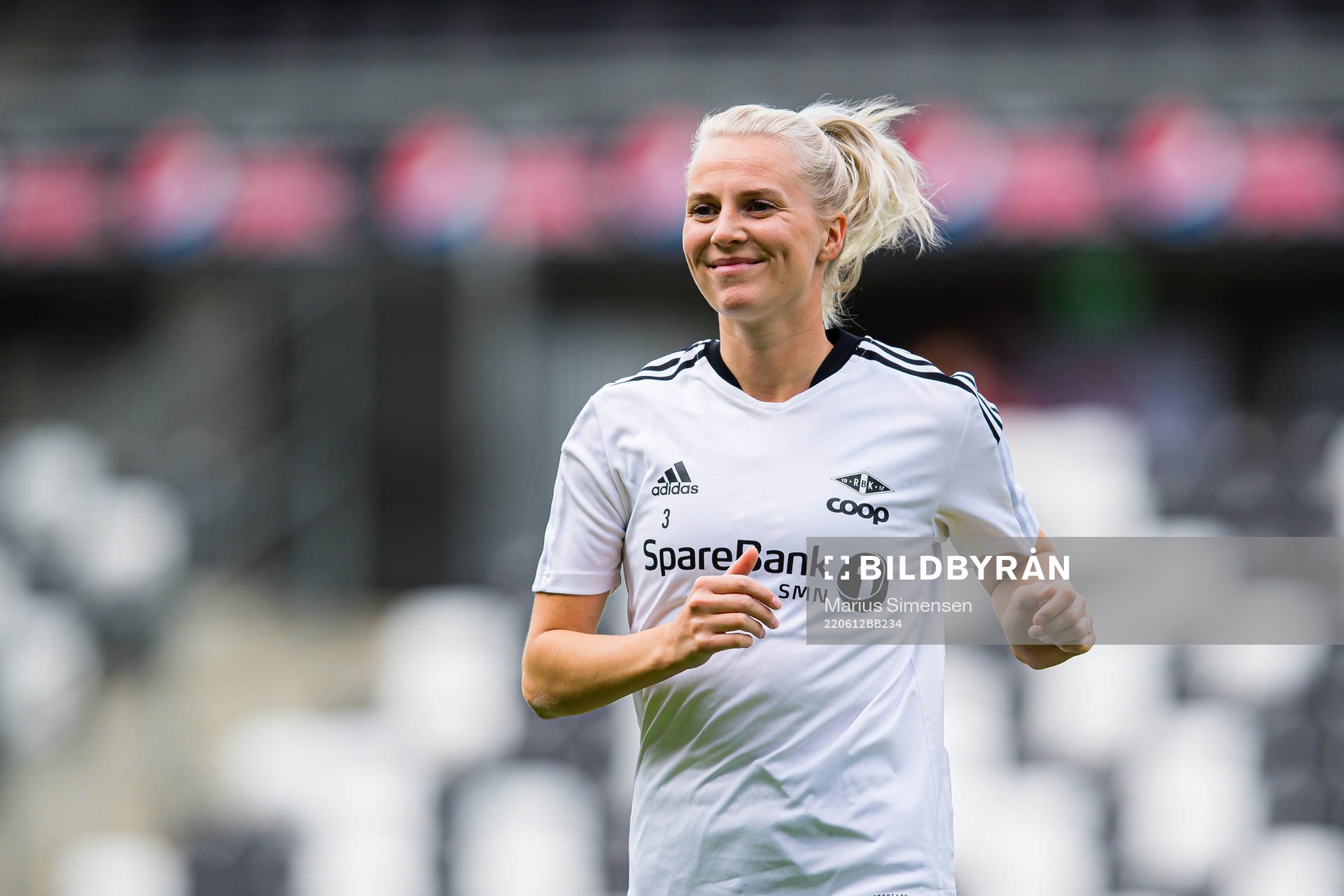 Mali Lilleås Næss of Rosenborg warms up