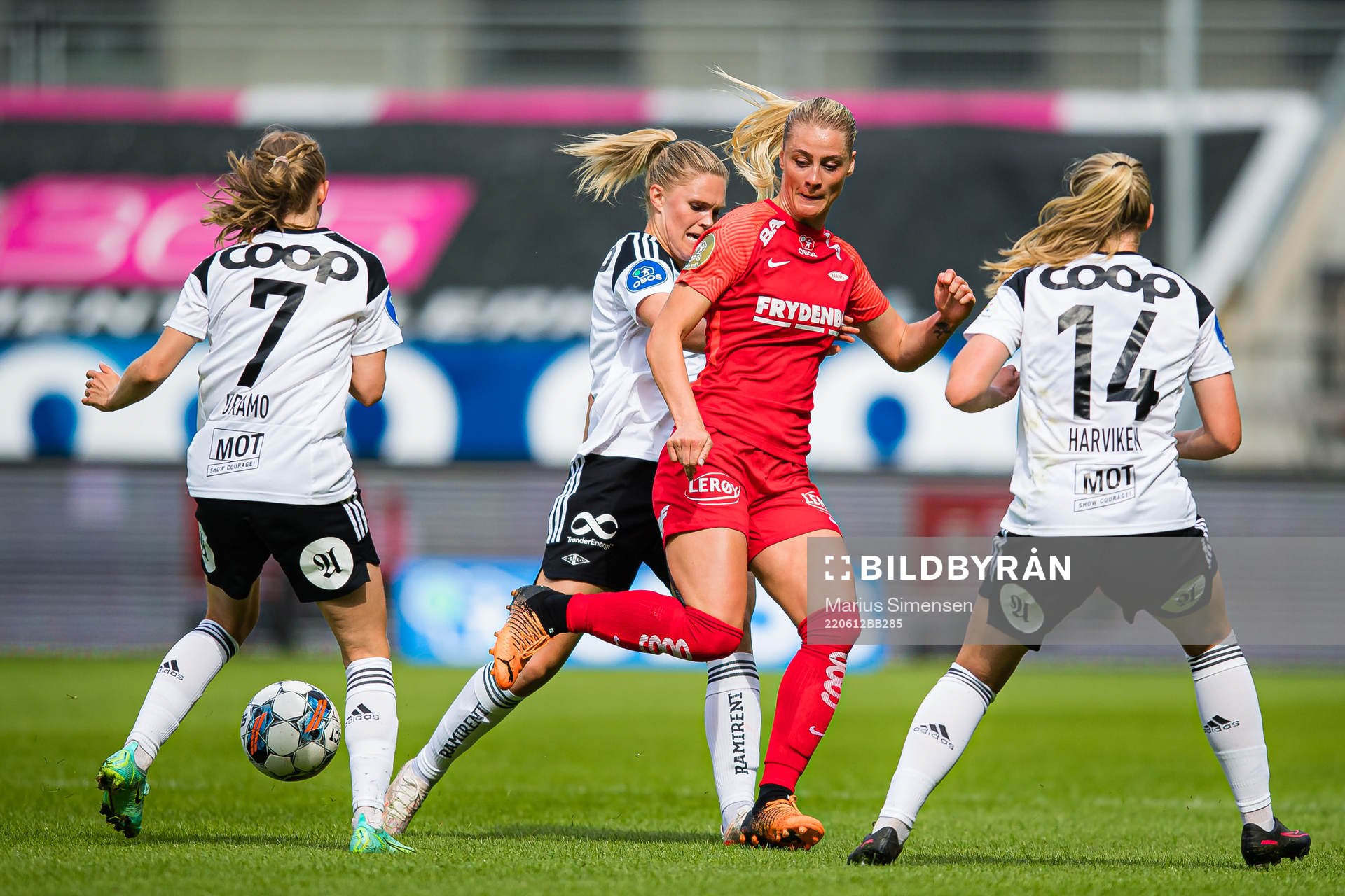 Kristine Bjørdal Leine of Rosenborg and Svava Ros