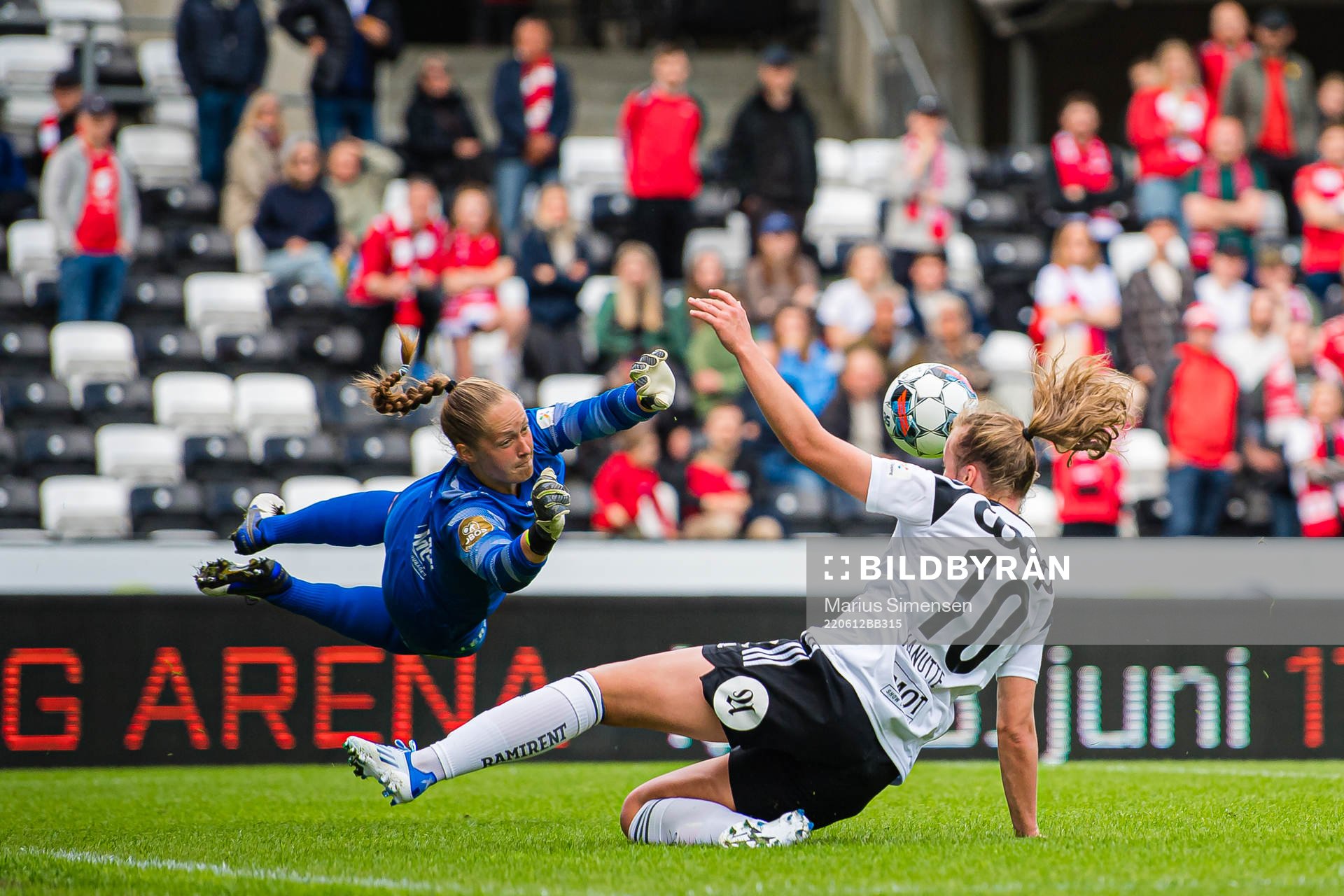Aurora Mikalsen of Brann and Sara Kanutte Sørensen Fornes