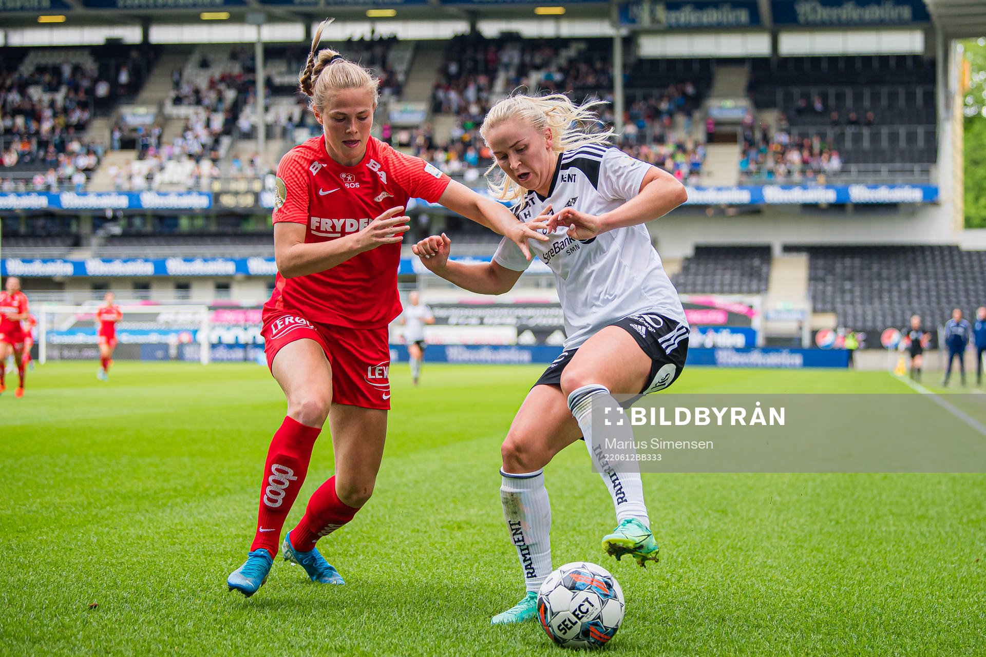 Marthine Østenstad of Brann and Anna Langås Jøsendal of