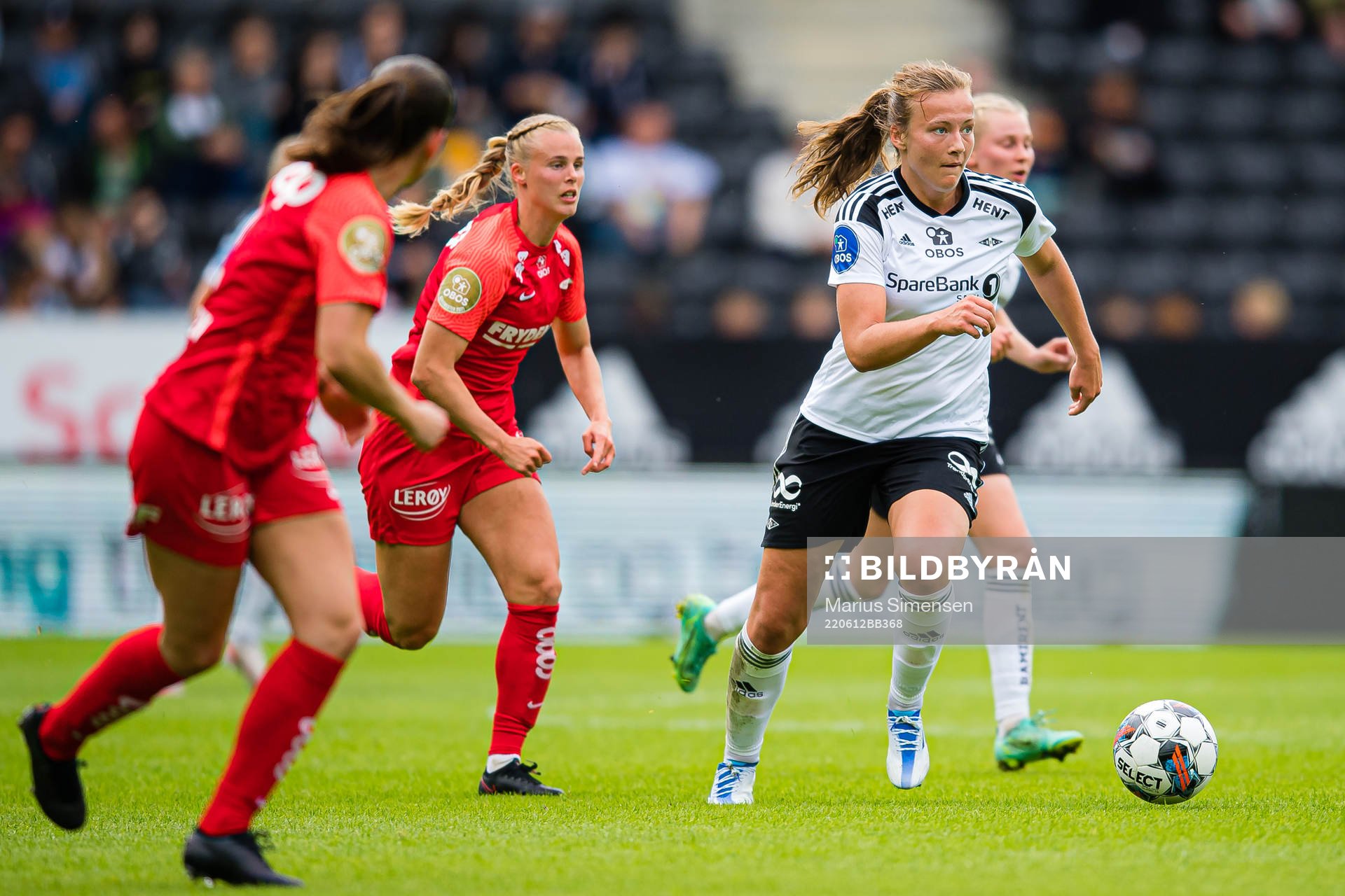 Nora Eide Lie of Brann and Sara Kanutte Sørensen Fornes of