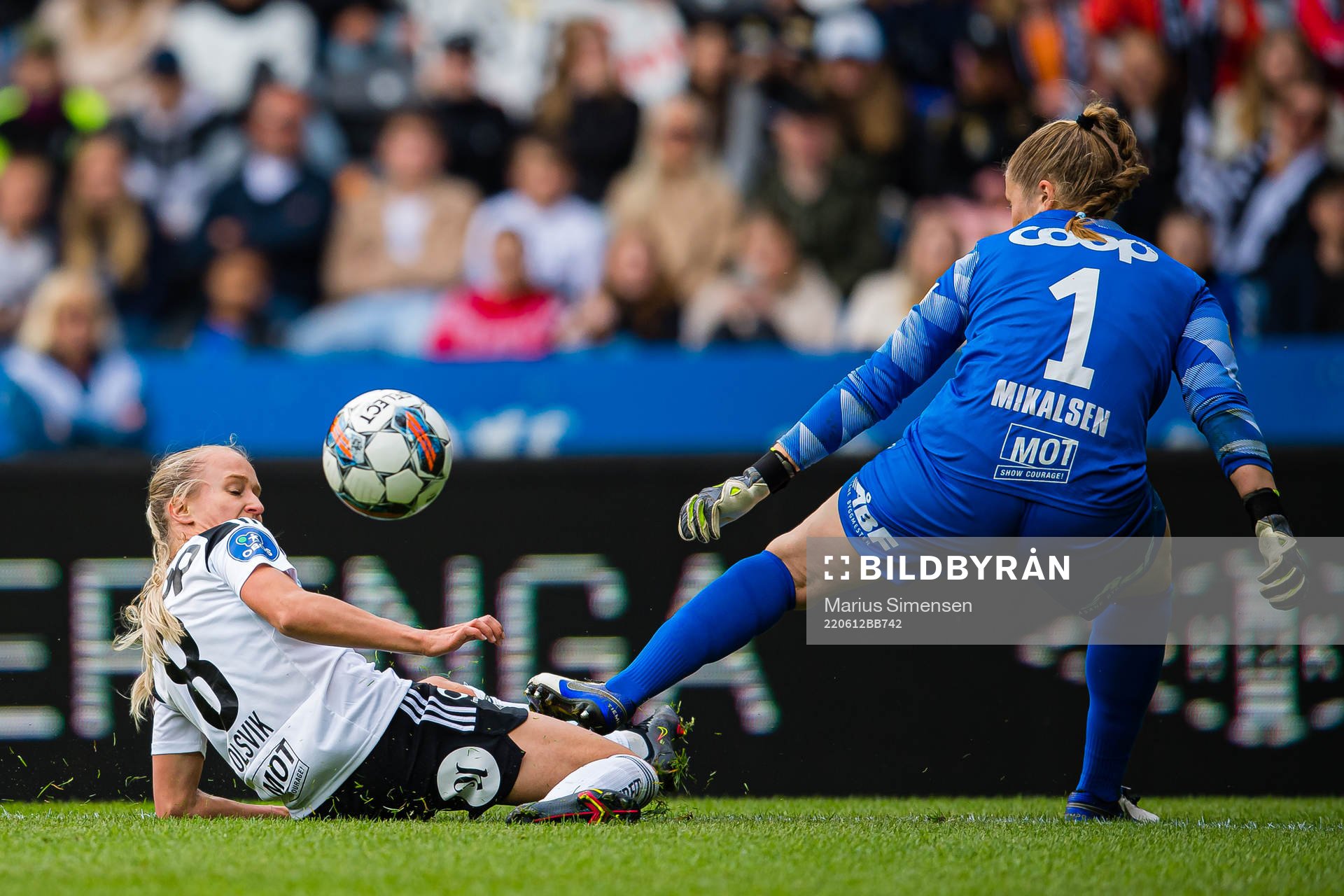Maria Olsvik of Rosenborg and Aurora Mikalsen of Brann