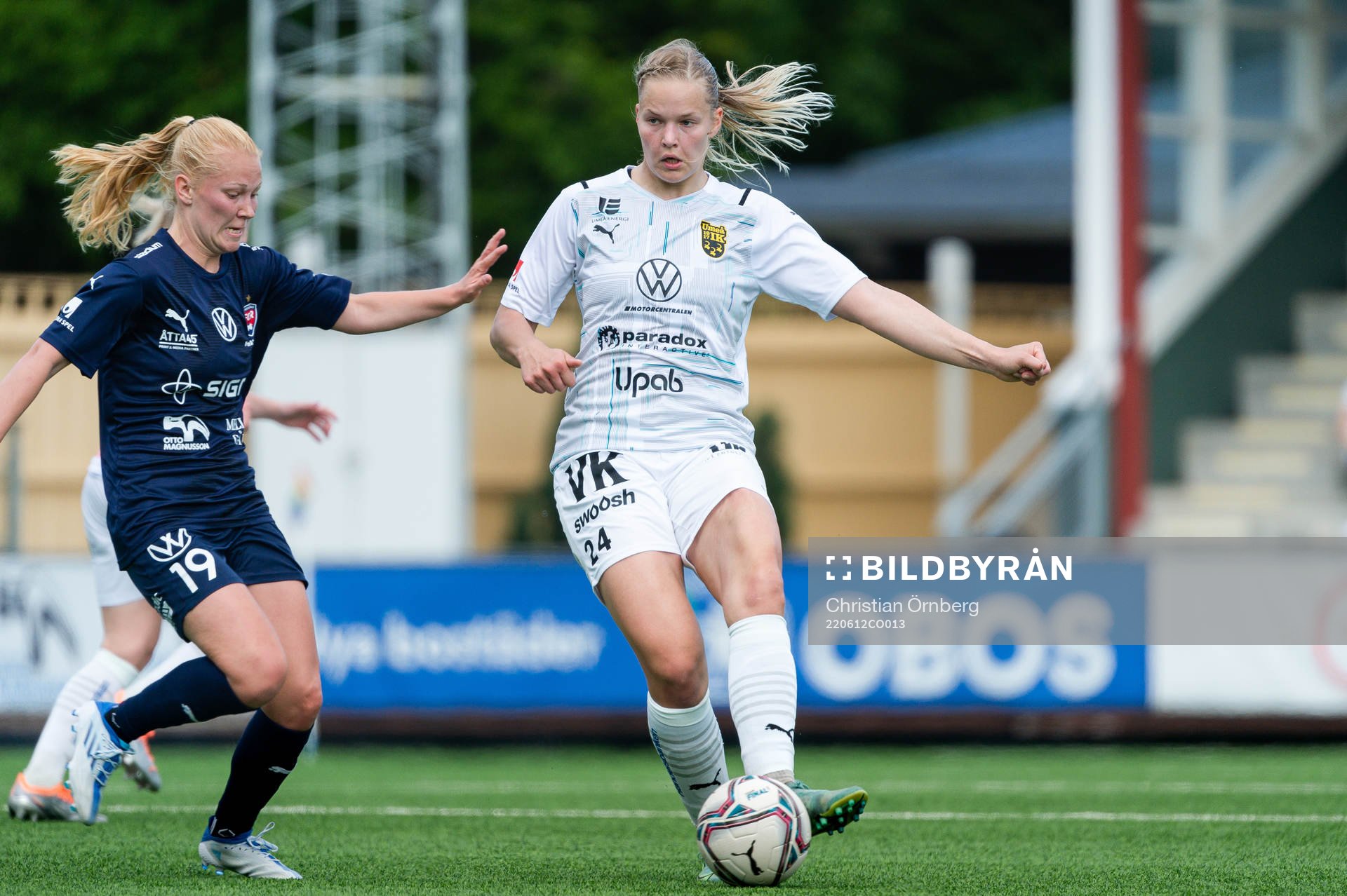 Umeås Henna-Riikka Honkanen och FC Rosengårds Sofie Bruun