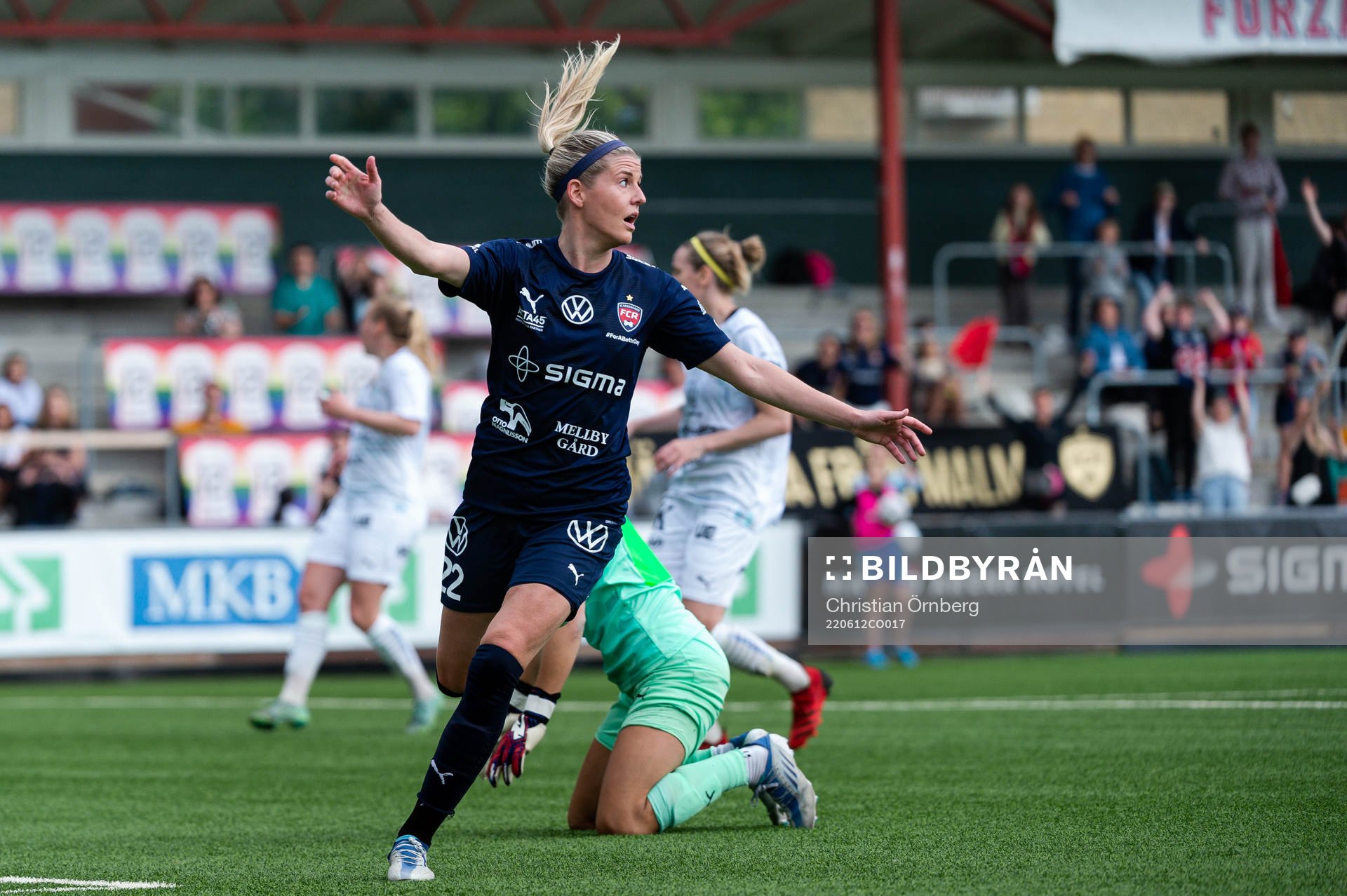 FC Rosengårds Olivia Schough jublar