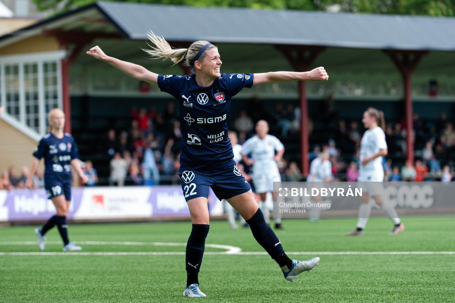 FC Rosengårds Olivia Schough jublar