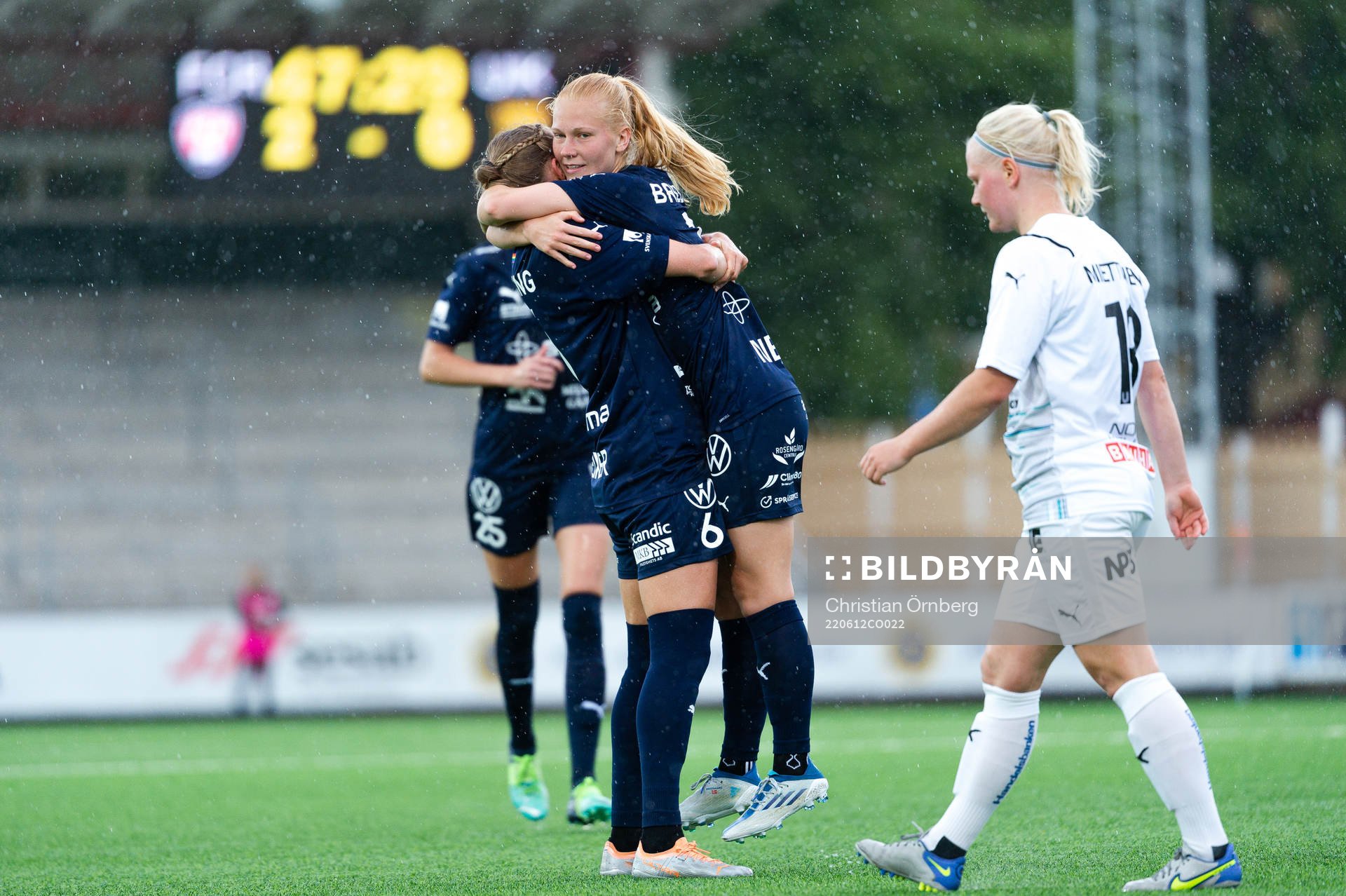 FC Rosengårds Sofie Bruun Bredgaard och Ria Noora Minerva