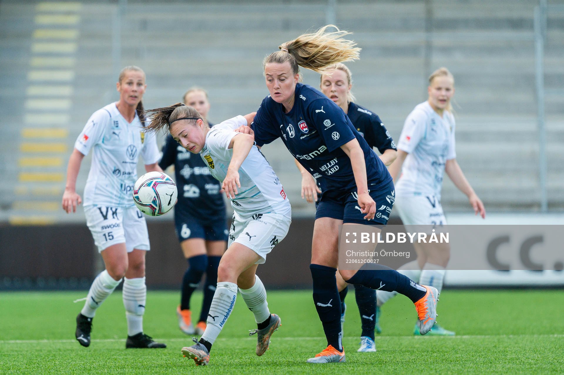 Umeås Vilma Koivisto och FC Rosengårds Stefanie Sanders