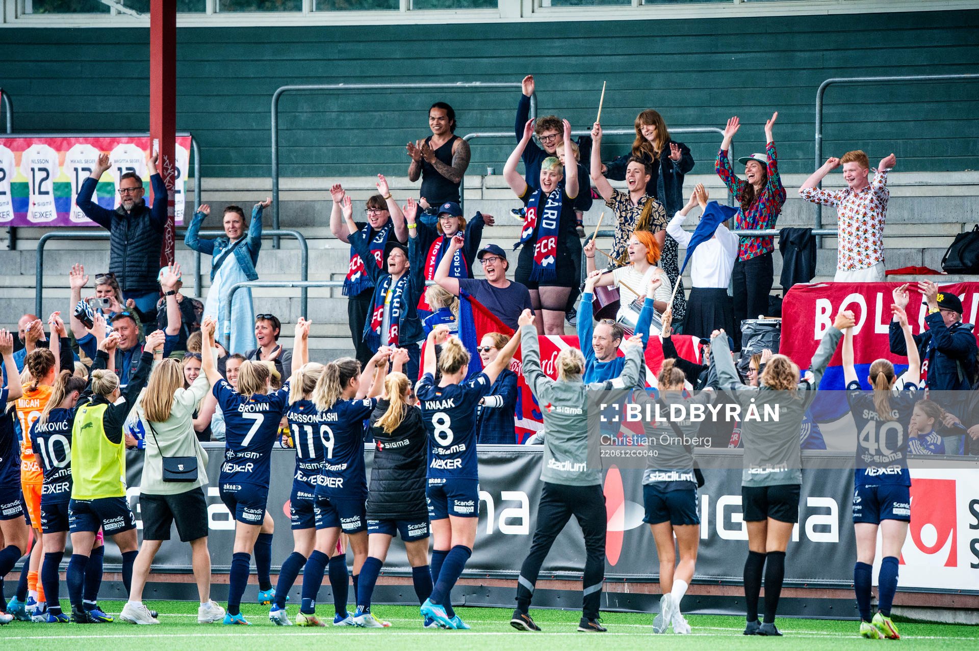 Rosengårds supportrar jublar åt spelarna