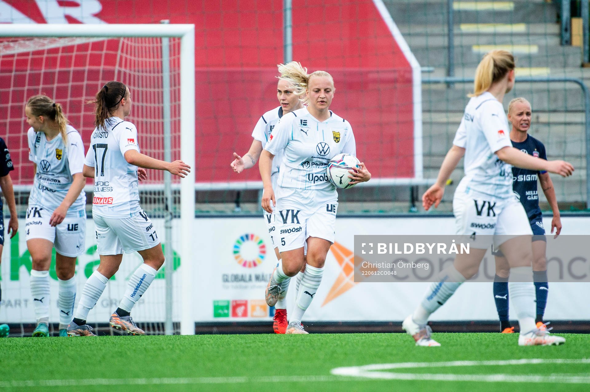 Umeås Wilma Carlsson jublar efter 5-1 under fotbollsmatchen i Damallsvenskan mellan FC Rosengård och Umeå den 12 juni 2022 i Malmö.