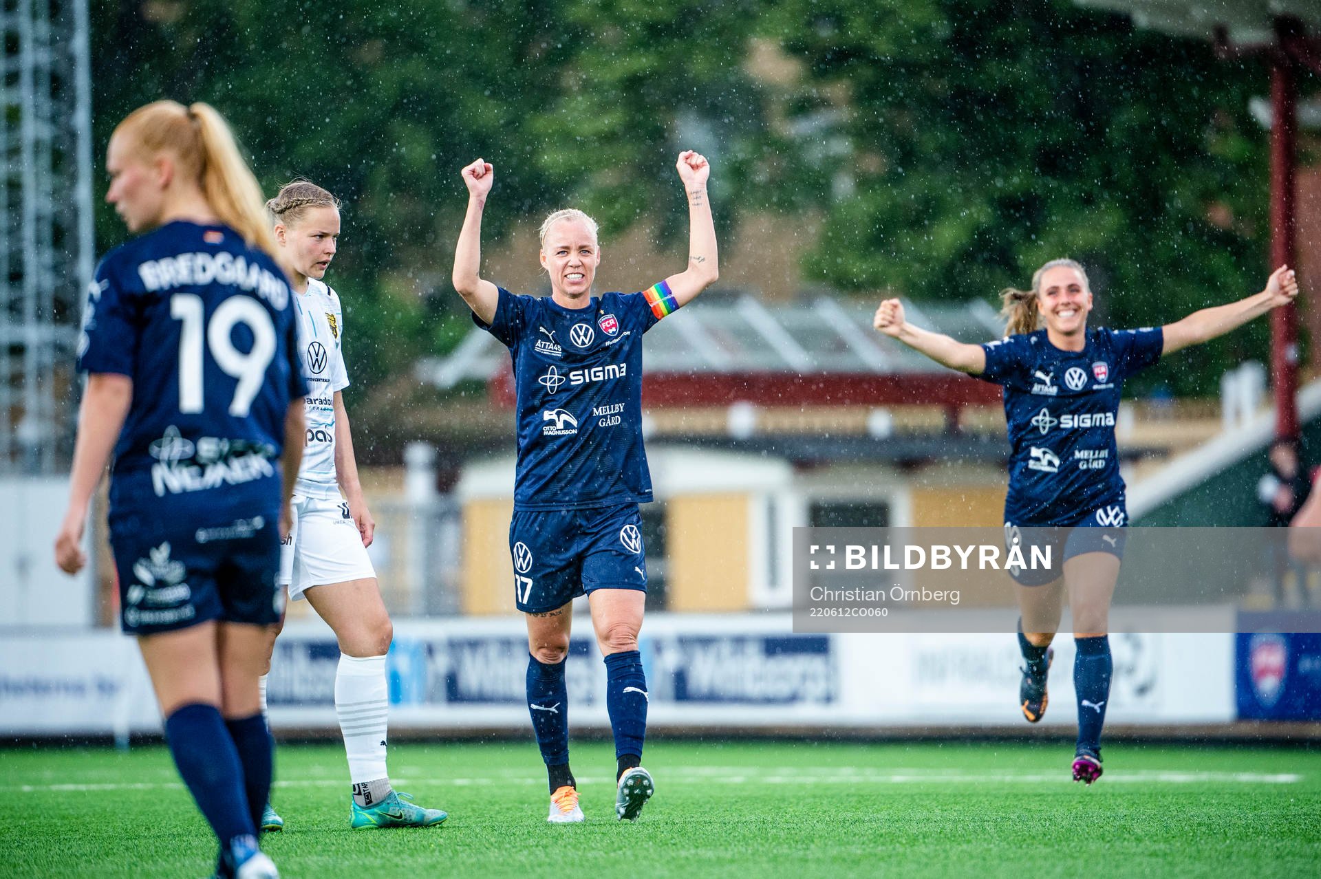 Rosengårds Caroline Seger och Gudrun Arnardottir jublar