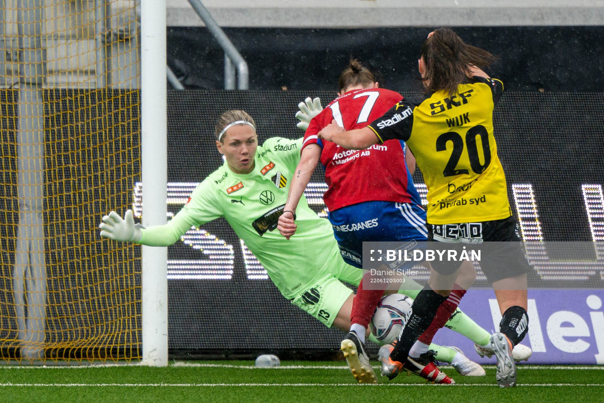 Häckens målvakt Jennifer Falk och Vittsjös Kayla Adamek