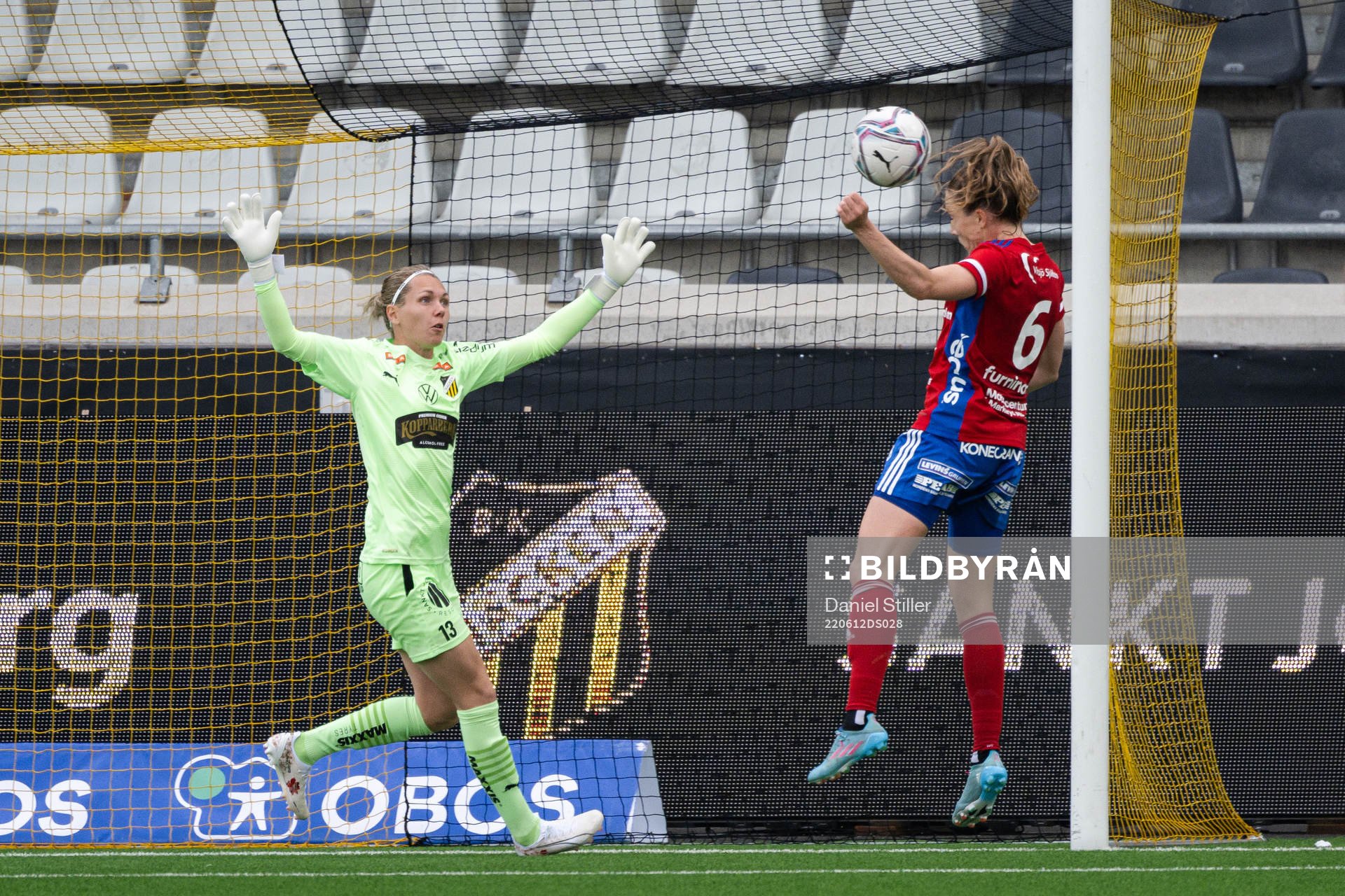 Vittsjös Clara Markstedt gör 1-3 bakom Häckens målvakt