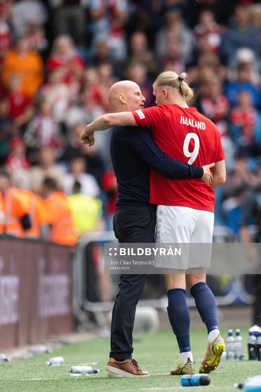 H ead coach Ståle Solbakken and Erling Braut Haaland of