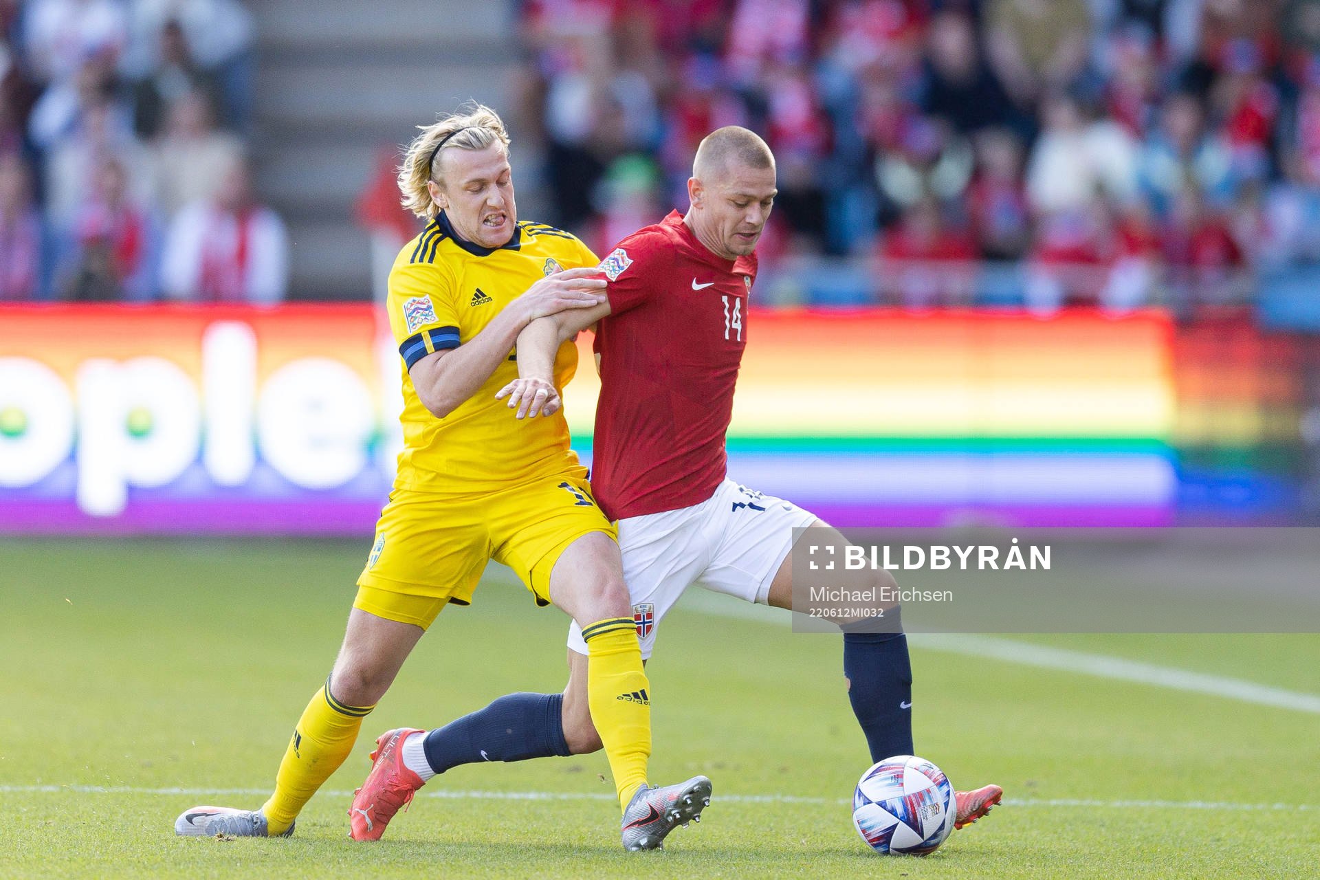 Emil Forsberg of Sweden and Julian Ryerson of Norway