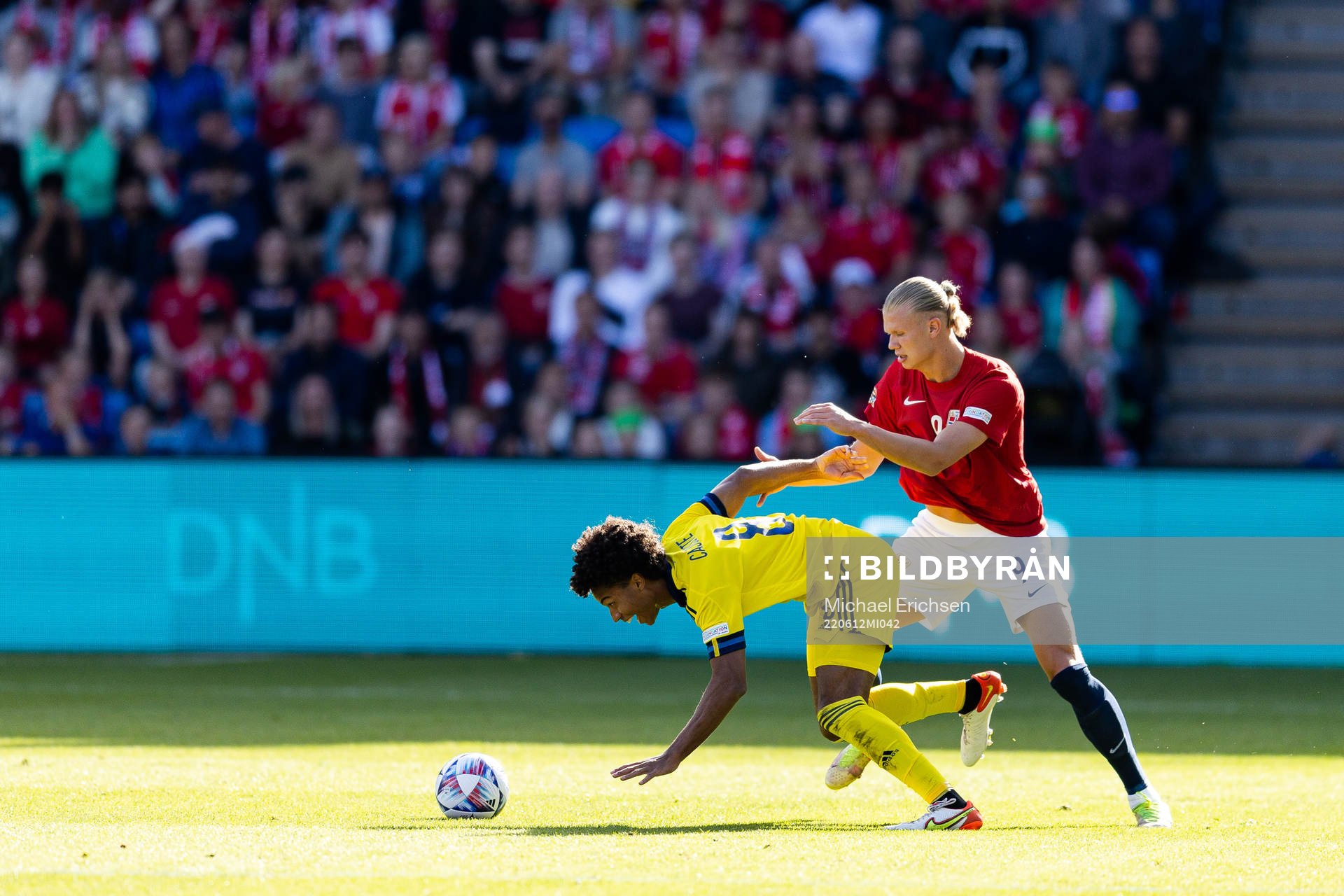 Jens Cajuste of Sweden and Erling Braut Haaland of Norway