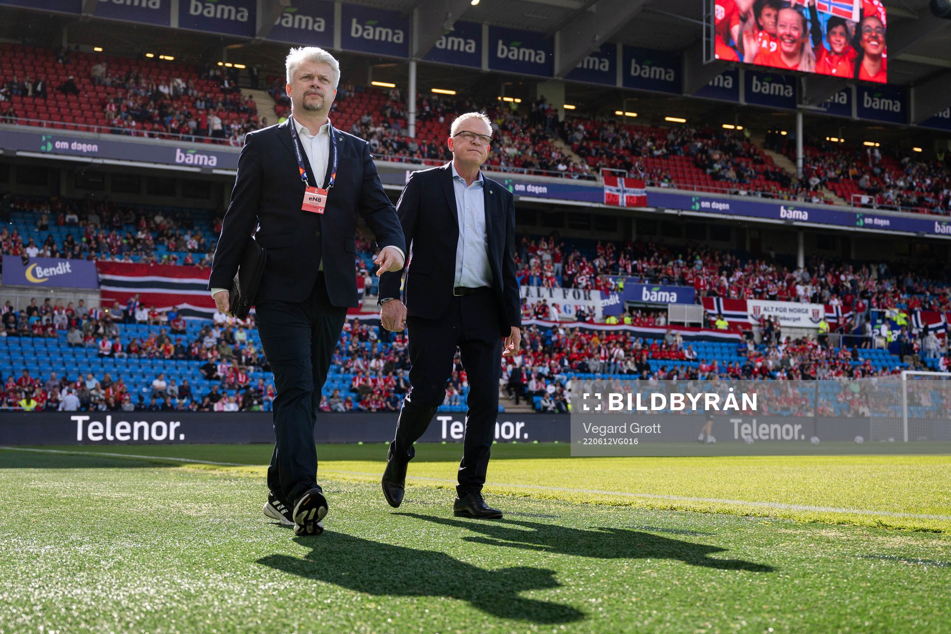 Temporary media officer Niclas Green and head coach Janne