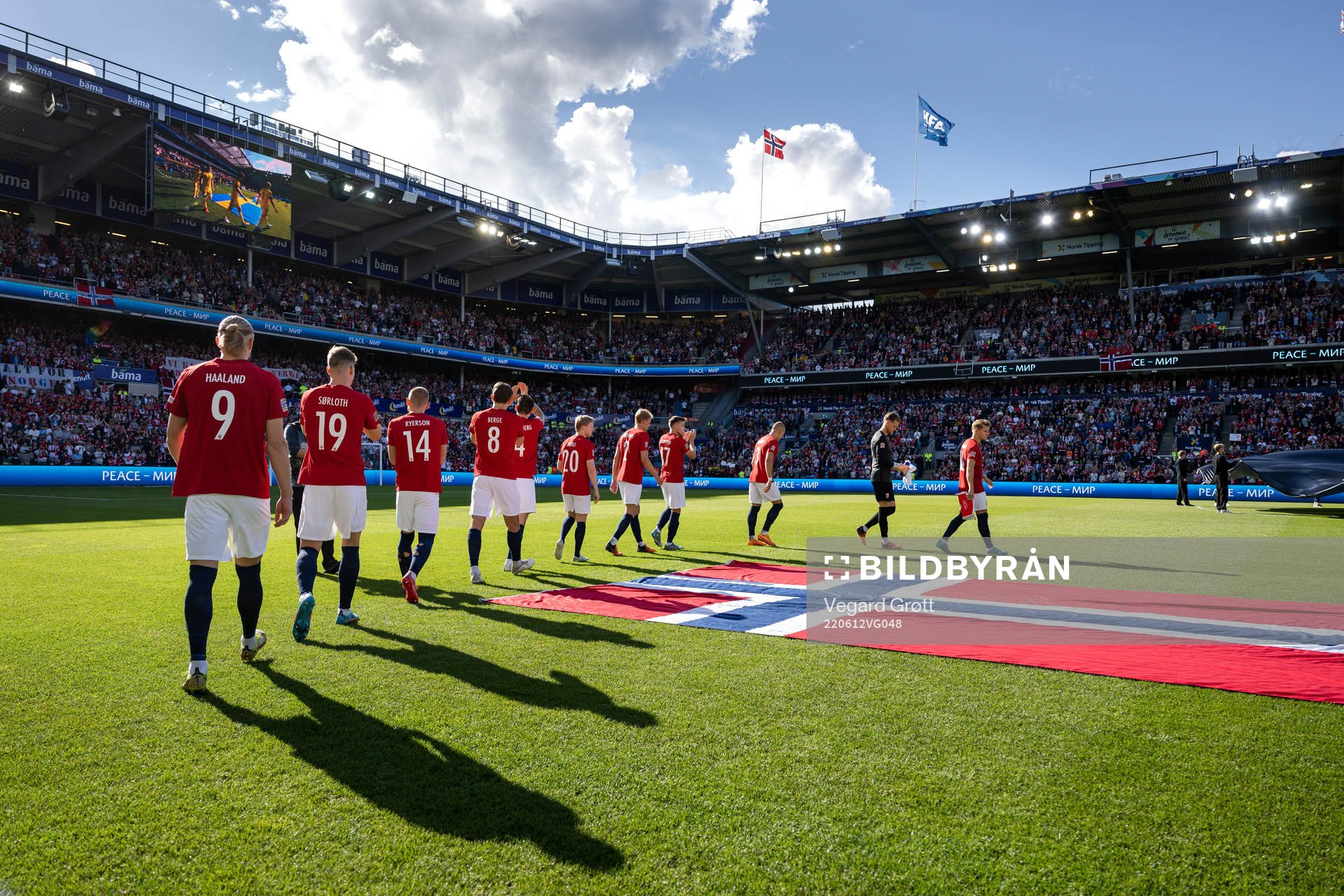 Erling Braut Haaland and players of Norway enter the pitch