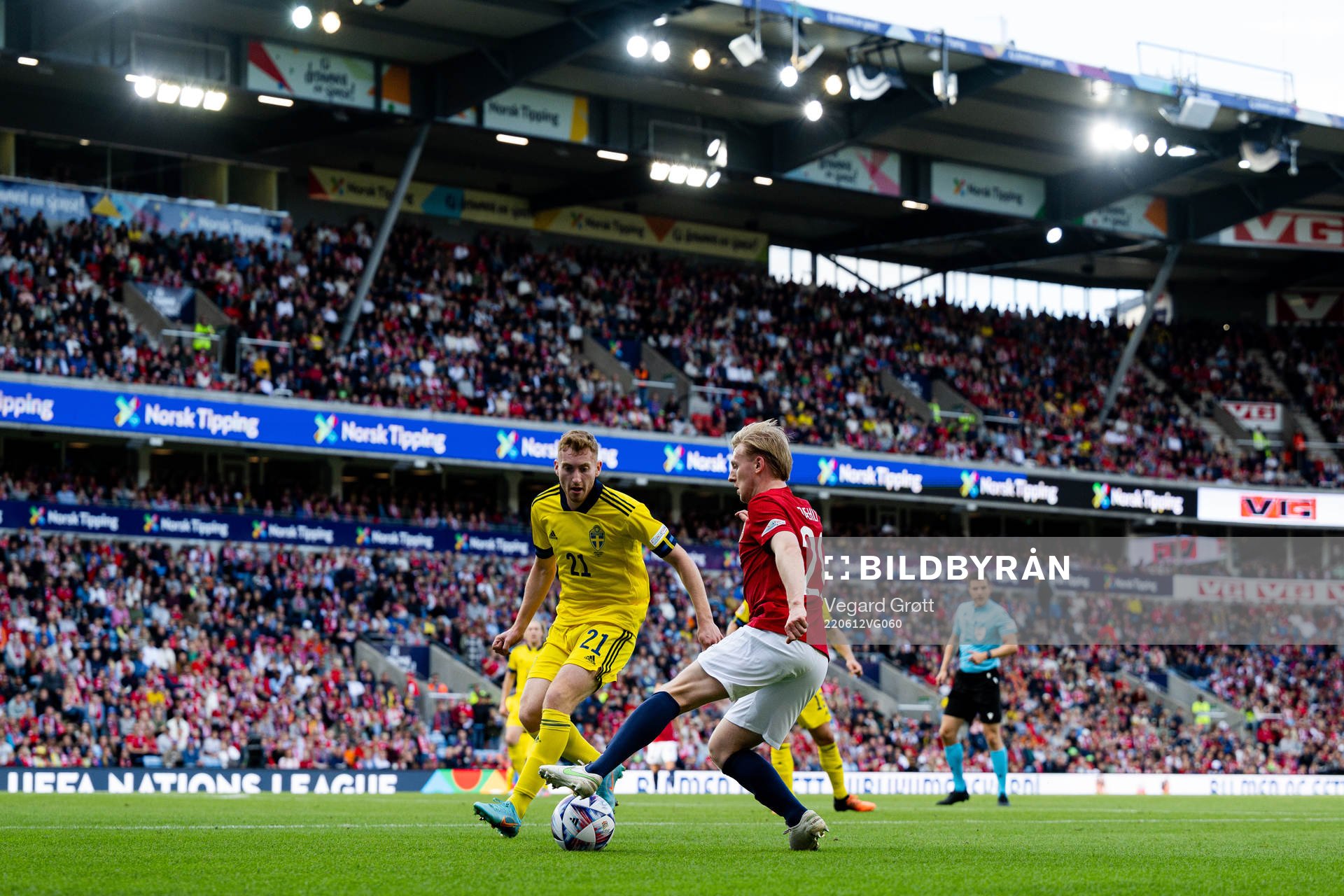 Dejan Kulusevski of Sweden and Mats Møller Dæhli of Norway