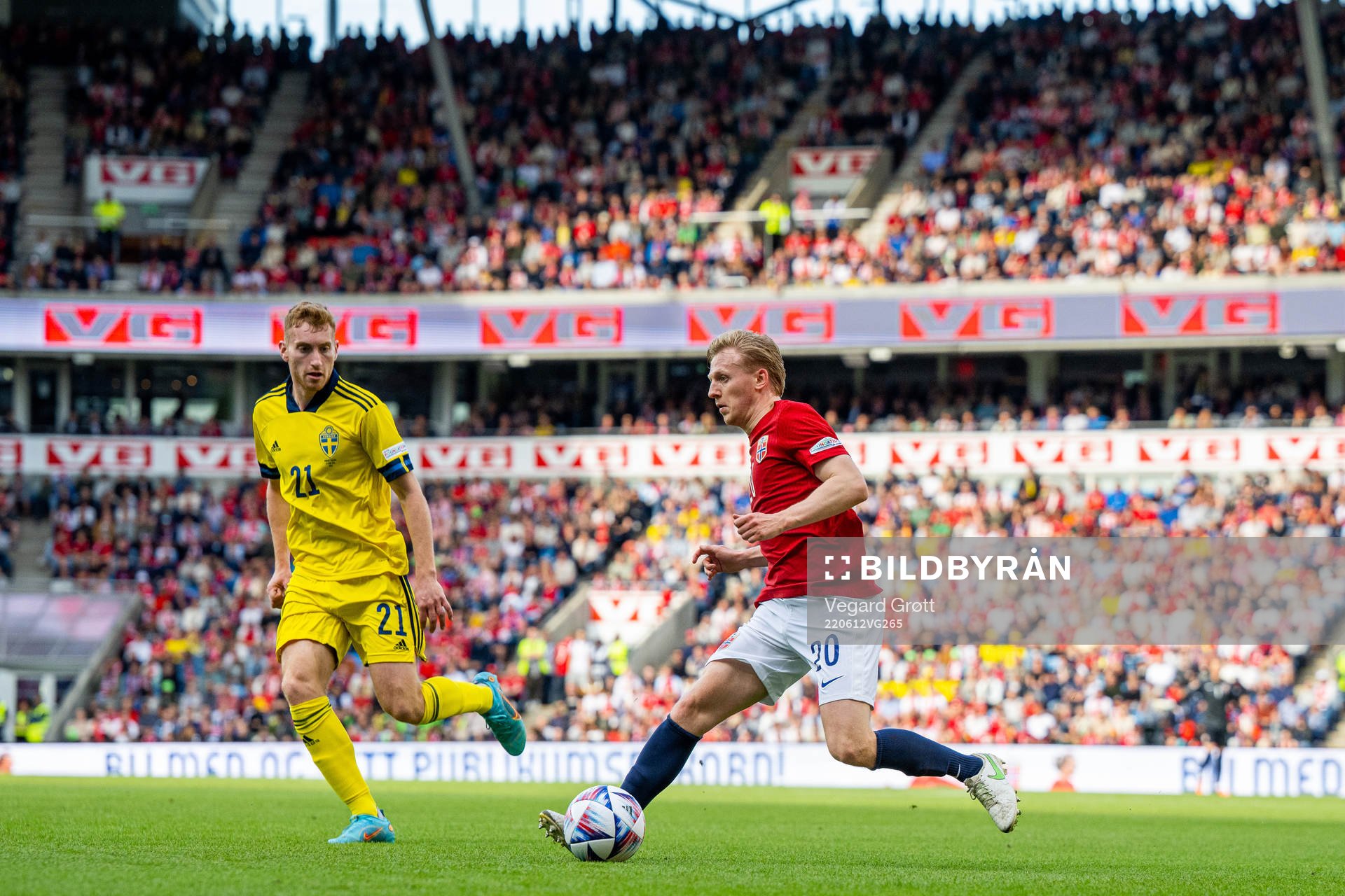 Dejan Kulusevski of Sweden and Mats Møller Dæhli of Norway