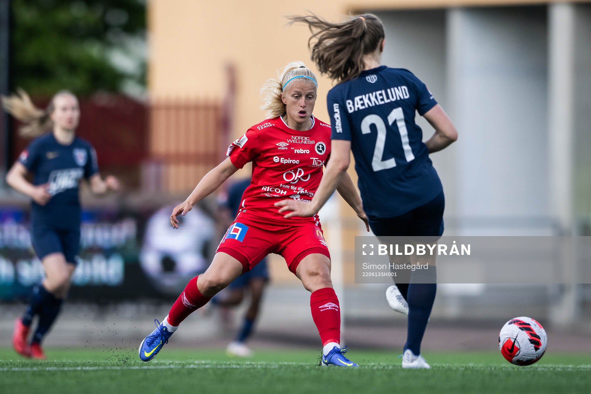 Örebros Katie Lockwood och Eskilstuna Uniteds Joanna