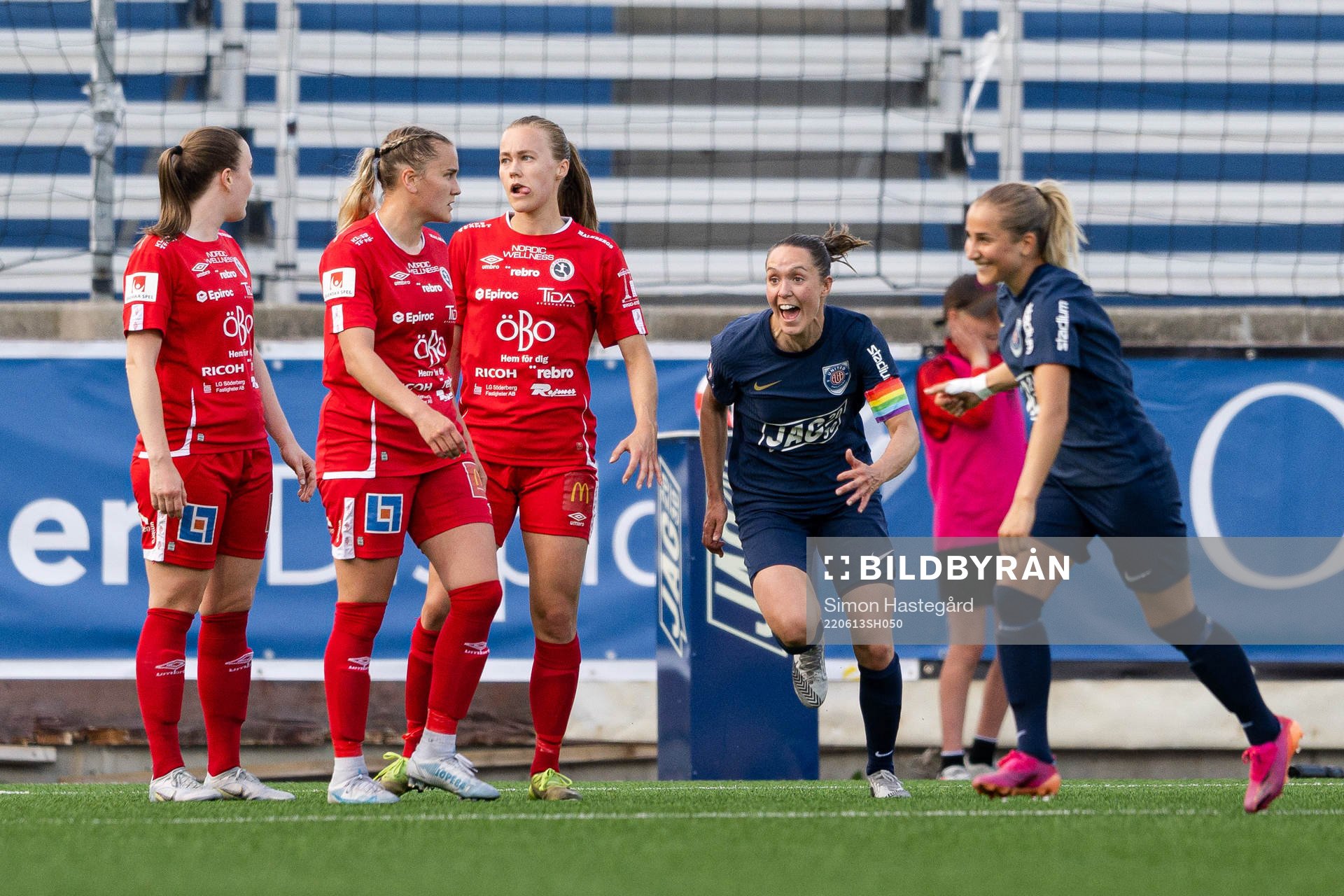 Eskilstuna Uniteds Anna Oskarsson jublar