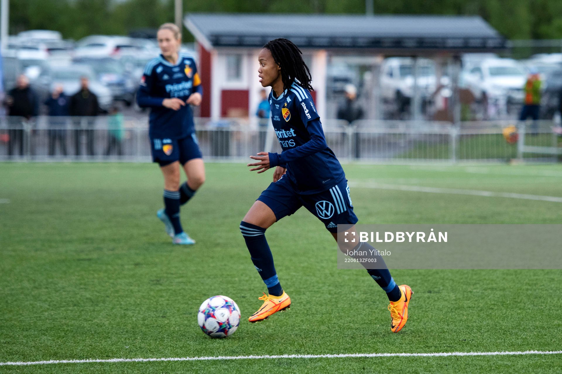 Djurgårdens Linda Maserame Motlhalo under fotbollsmatchen i Damallsvenskan mellan Piteå och Djurgården den 13 juni 2022 i Kiruna. 