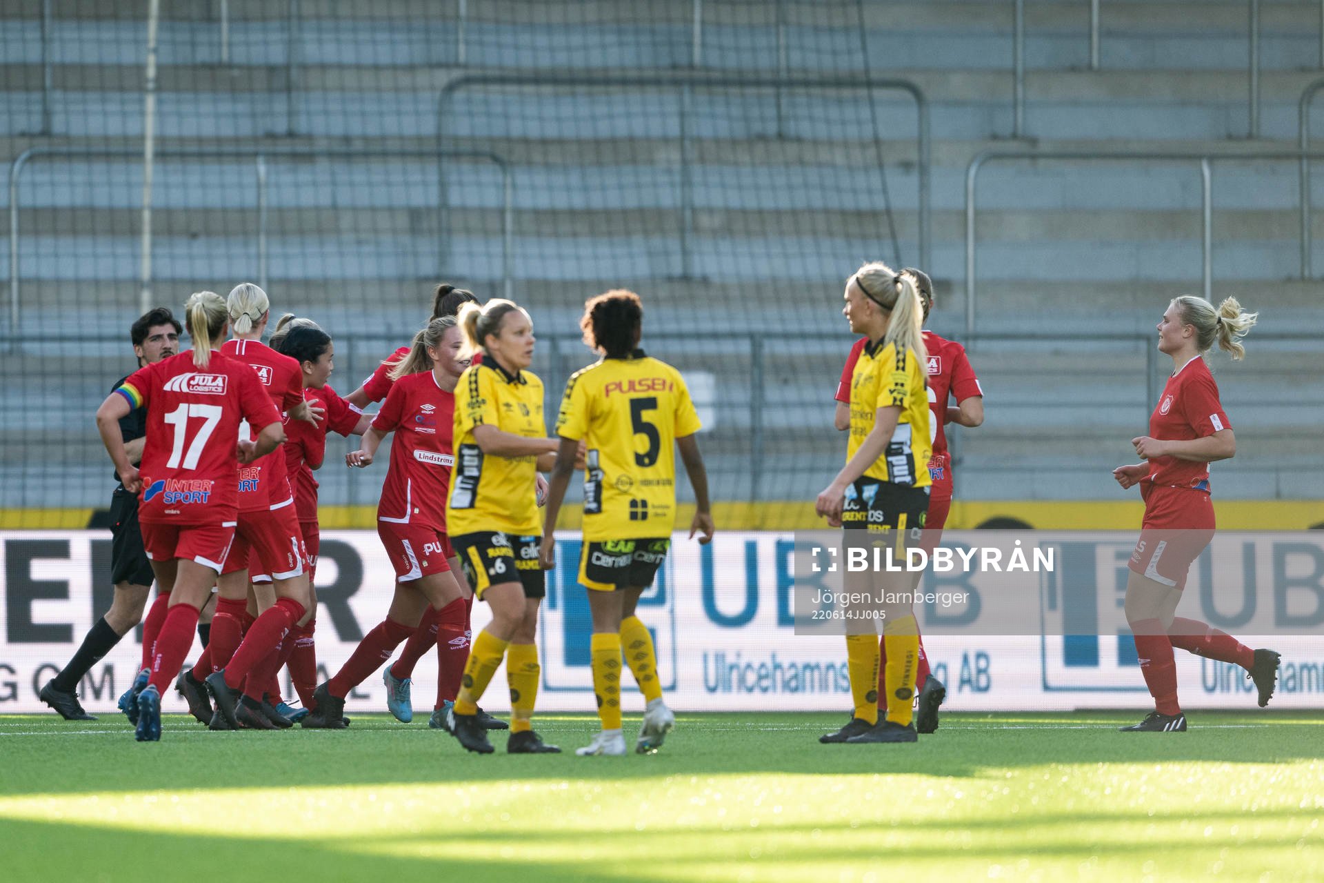 Falköpings spelare jublar