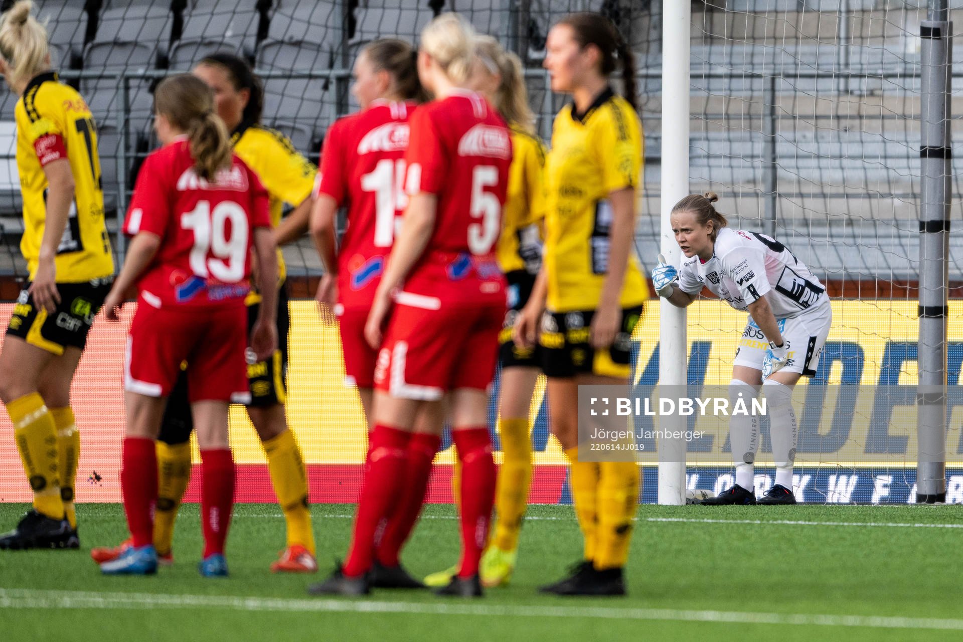 Elfsborgs målvakt Rebecka Wikander under fotbollsmatchen i Div 2 Mellersta Götaland mellan Elfsborg och Falköping den 14 juni 2022 i Borås.