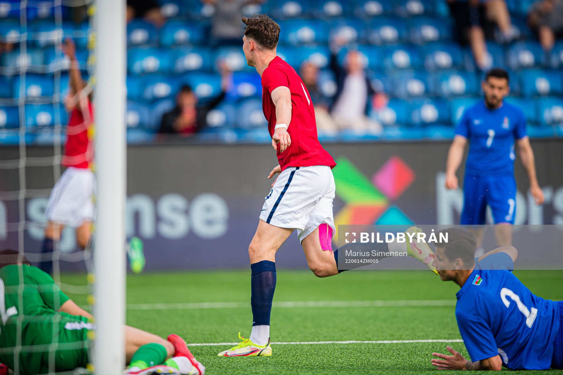 Jørgen Strand Larsen of Norway celebrates