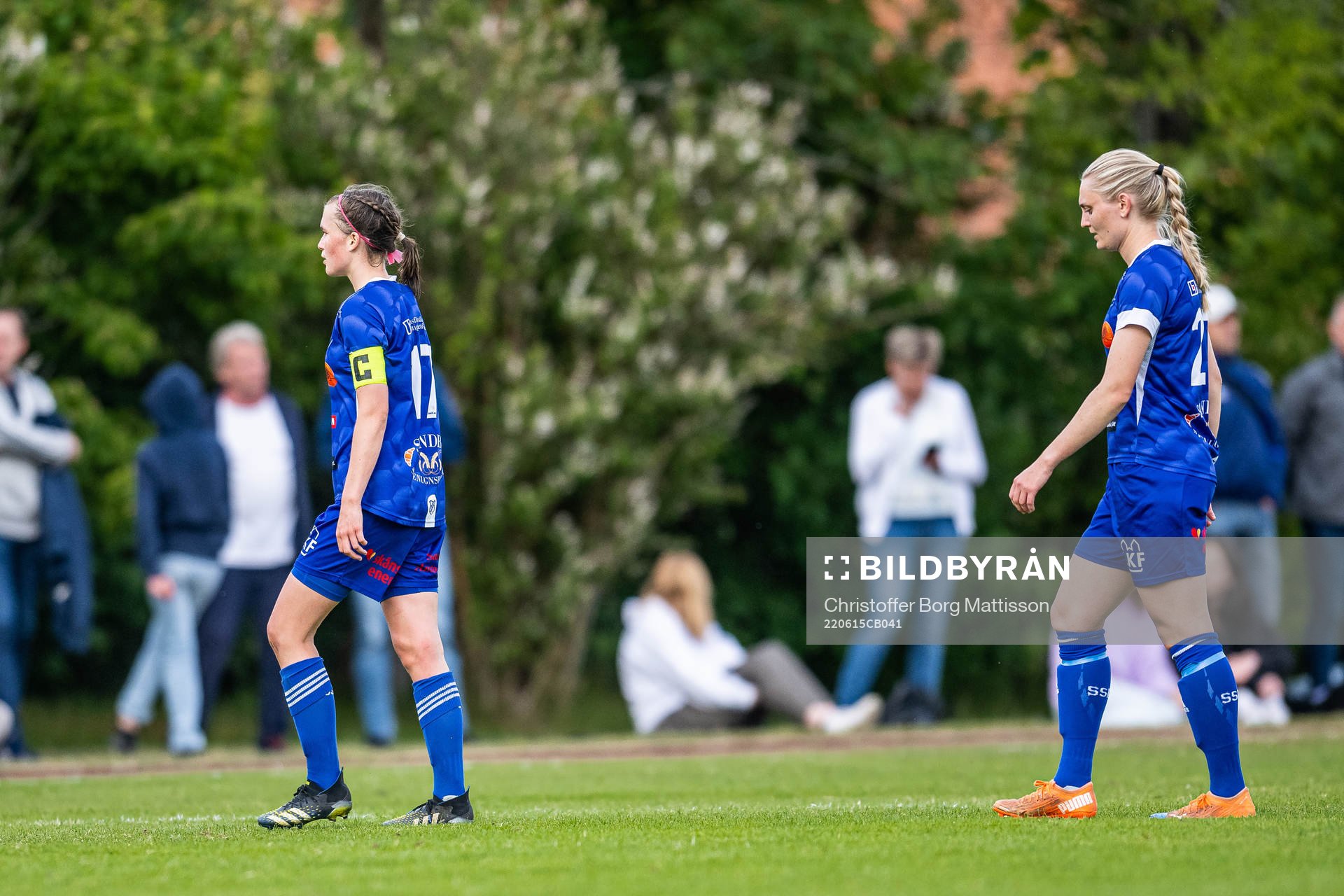 Södra Sandbys Erica Persson Welin och Elin Johansson deppar
