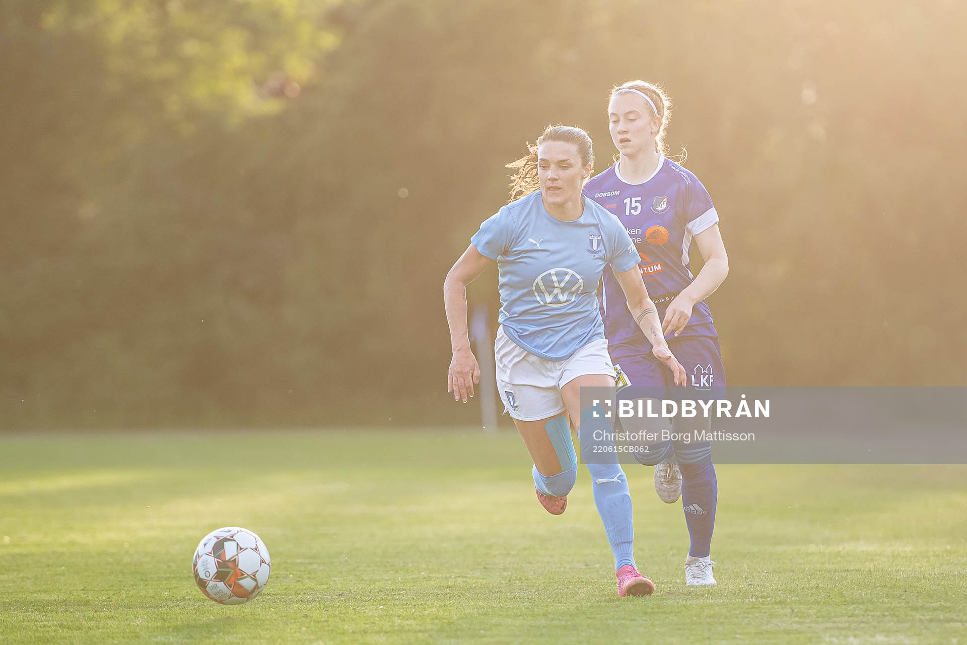 Malmö FFs Saga Fredriksson och Södra Sandbys Agnes