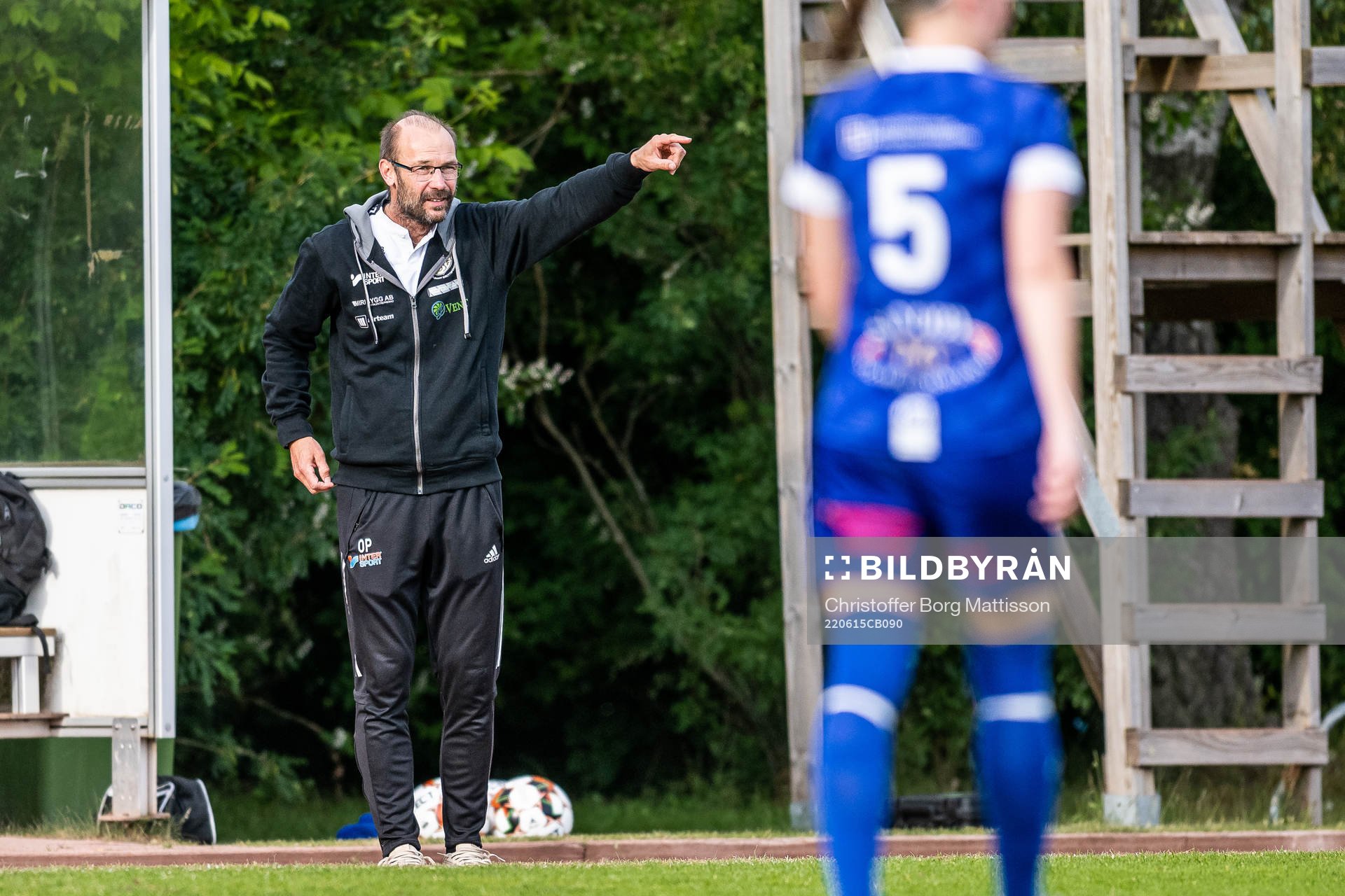 Södra Sandbys tränare Otto Persson reagerar