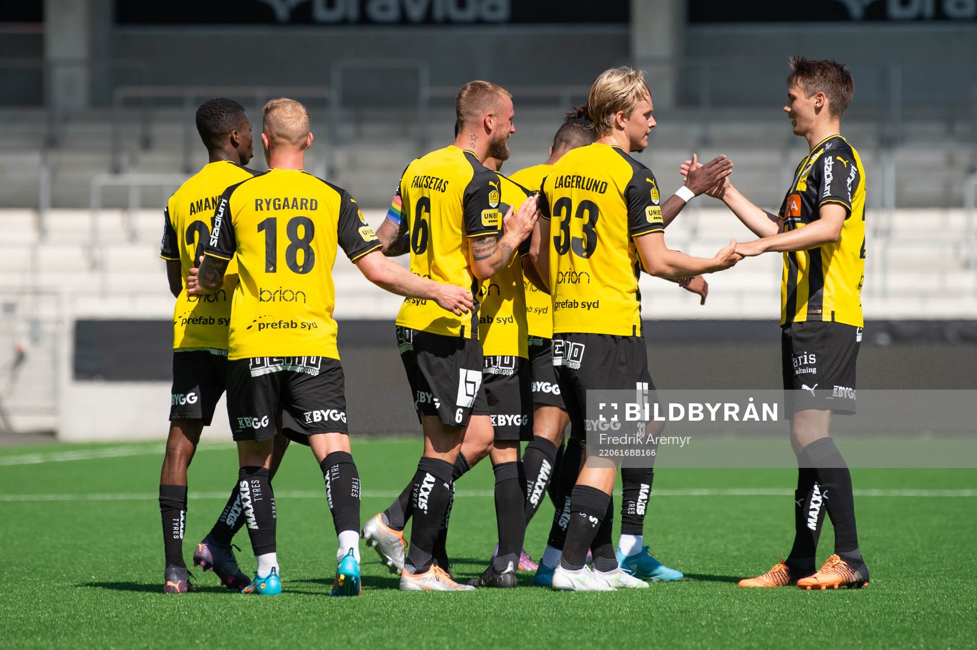 Häckens spelare jublar