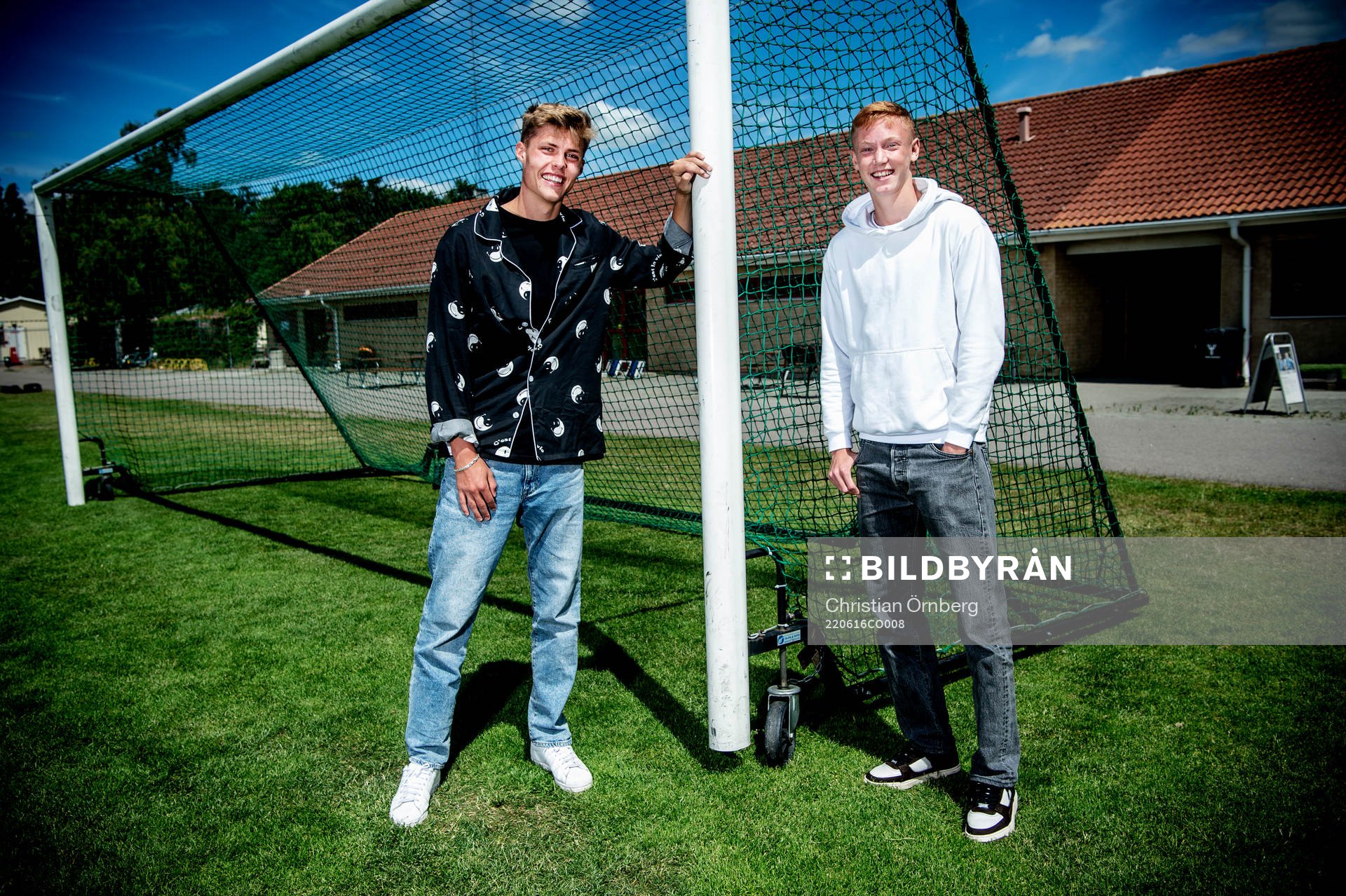 Lukas Björklund och Hugo Larsson på Sandskogens idrottsplats den 16 juni 2022 i Ystad. 
