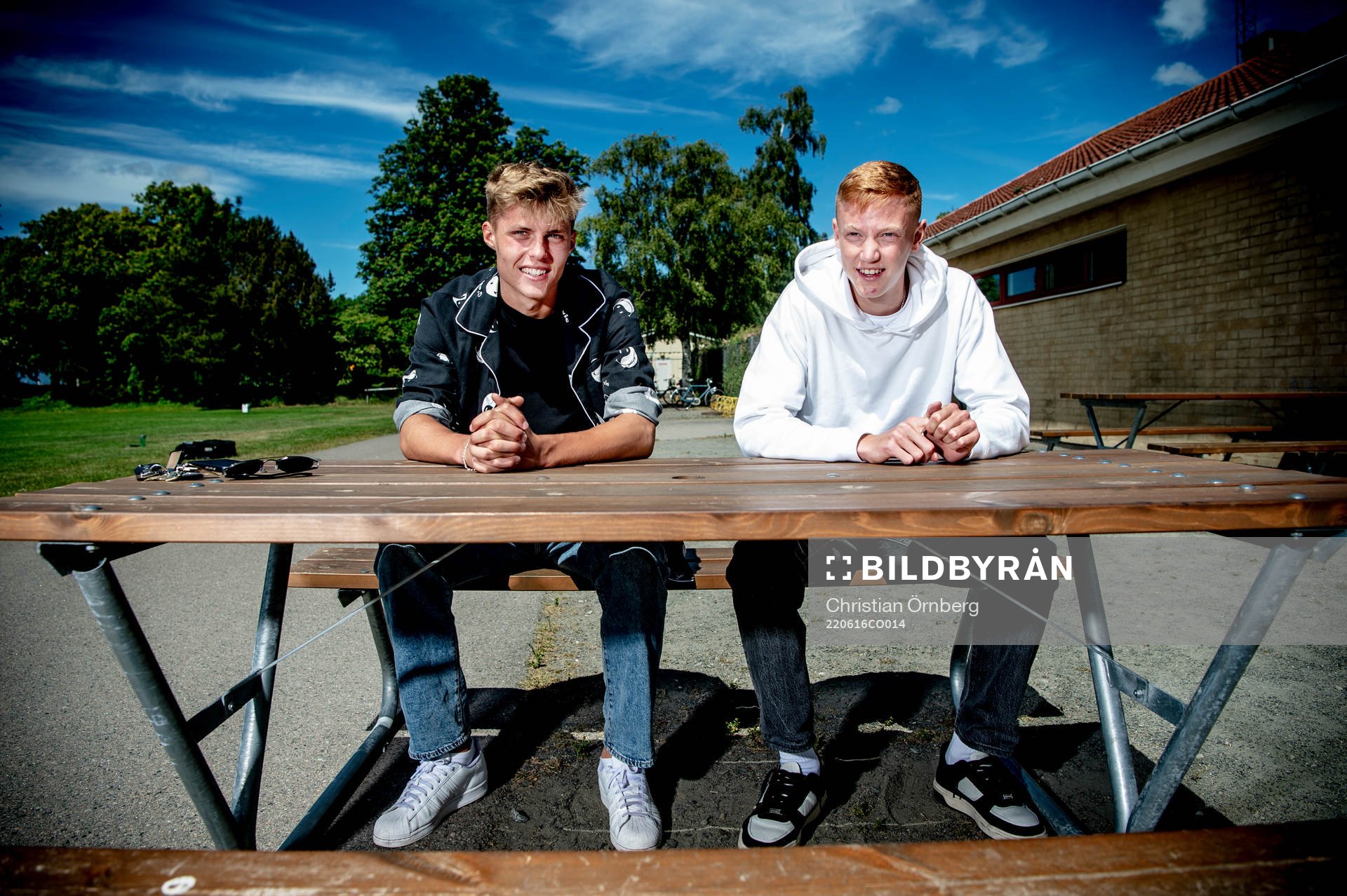 Lukas Björklund och Hugo Larsson på Sandskogens idrottsplats den 16 juni 2022 i Ystad. 