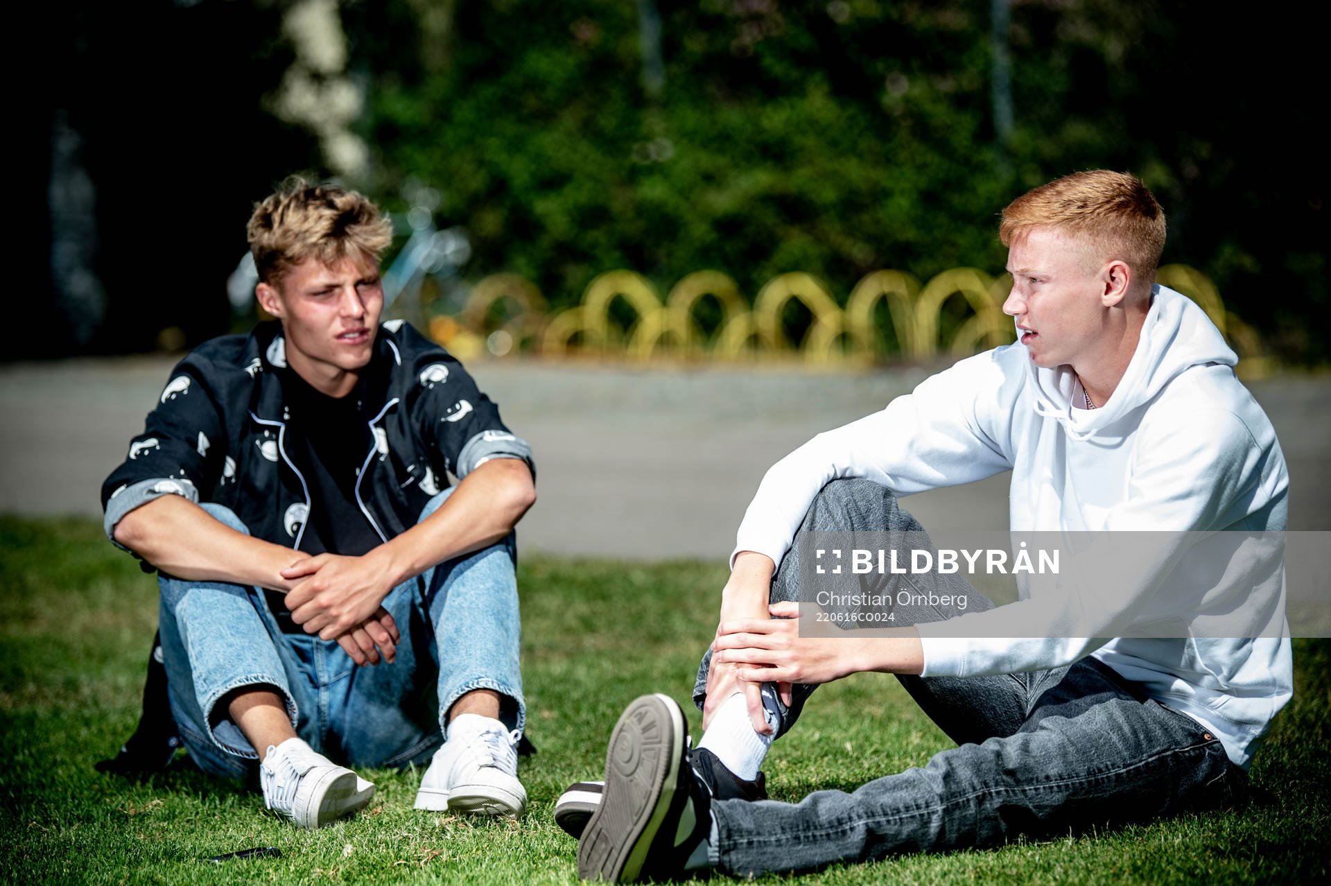 Lukas Björklund och Hugo Larsson på Sandskogens idrottsplats den 16 juni 2022 i Ystad. 
