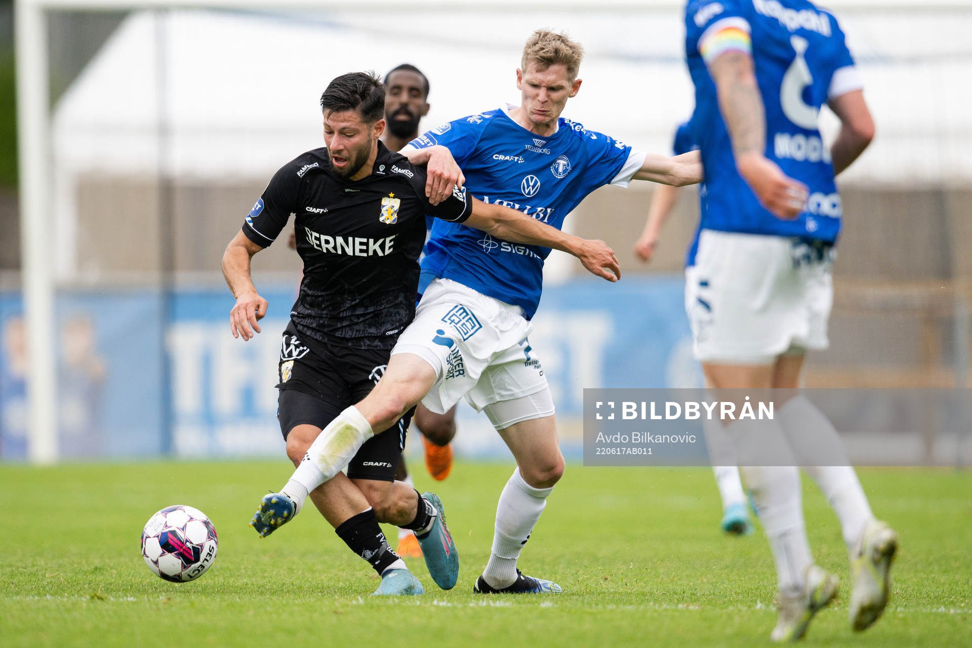IFK Göteborgs Kevin Yakob och Trelleborgs Fritiof Björkén