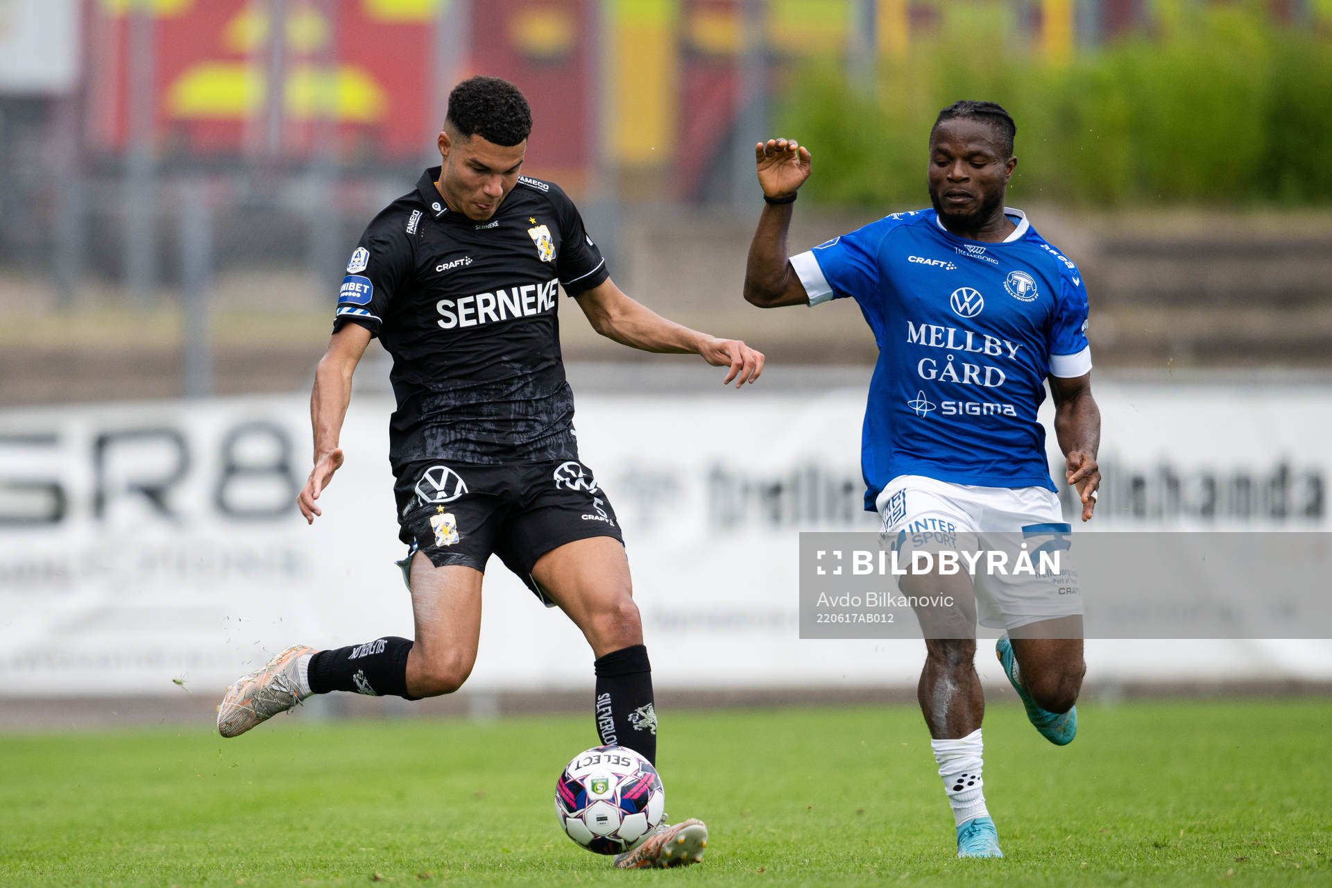 IFK Göteborgs Hosam Aiesh och Trelleborgs Henry Offia